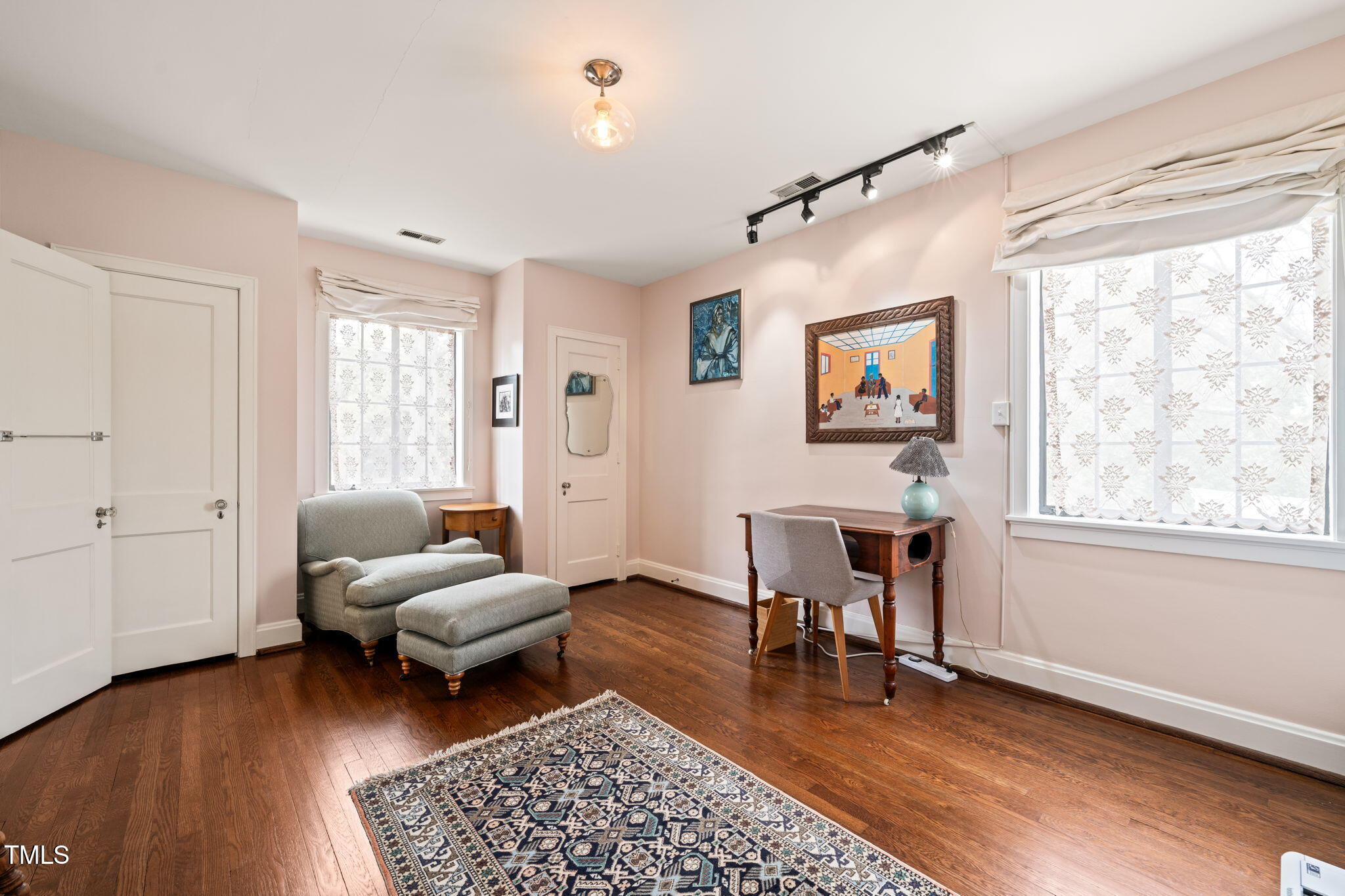 1024 W Markham Avenue