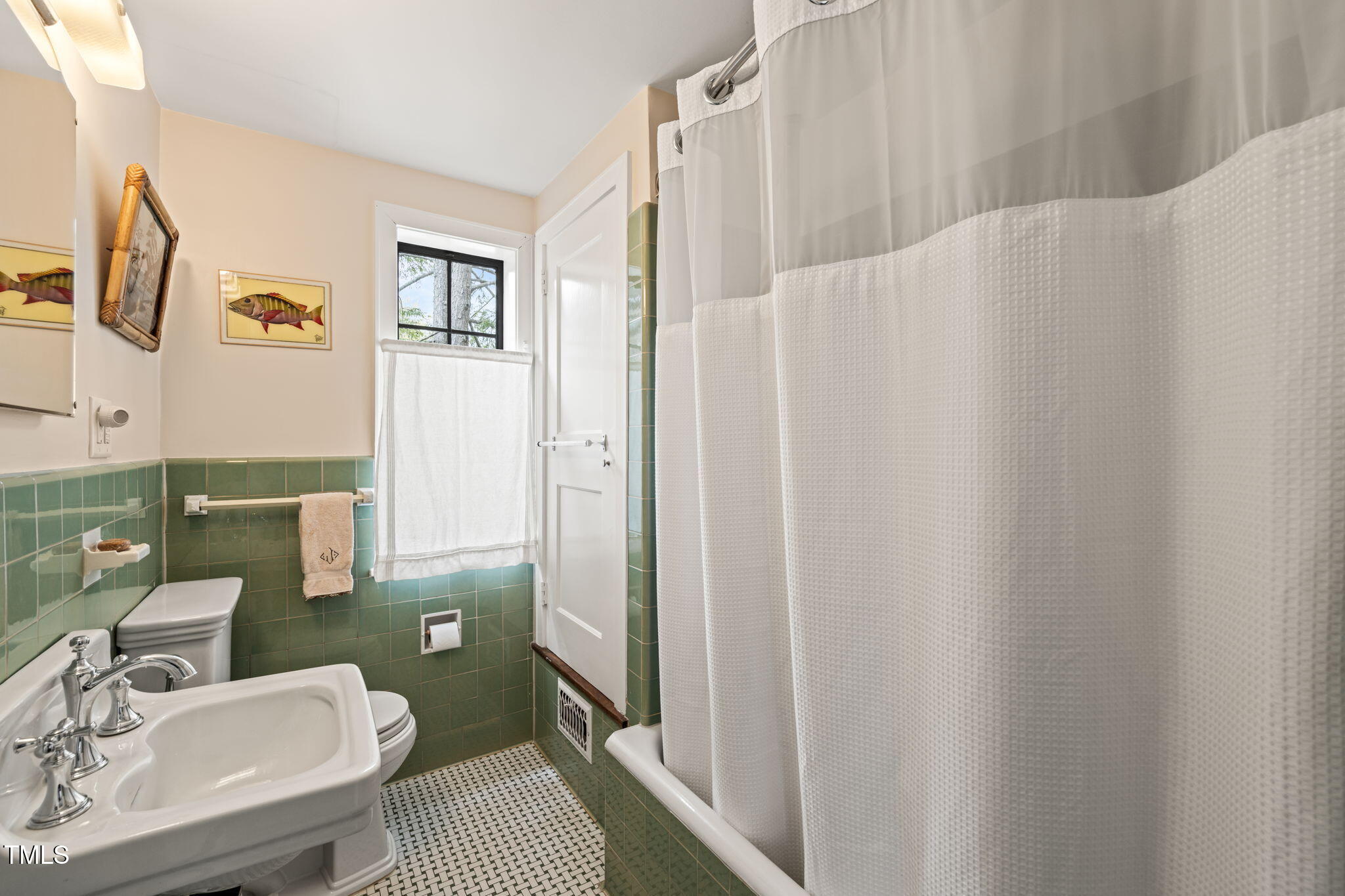 1024 W Markham Avenue