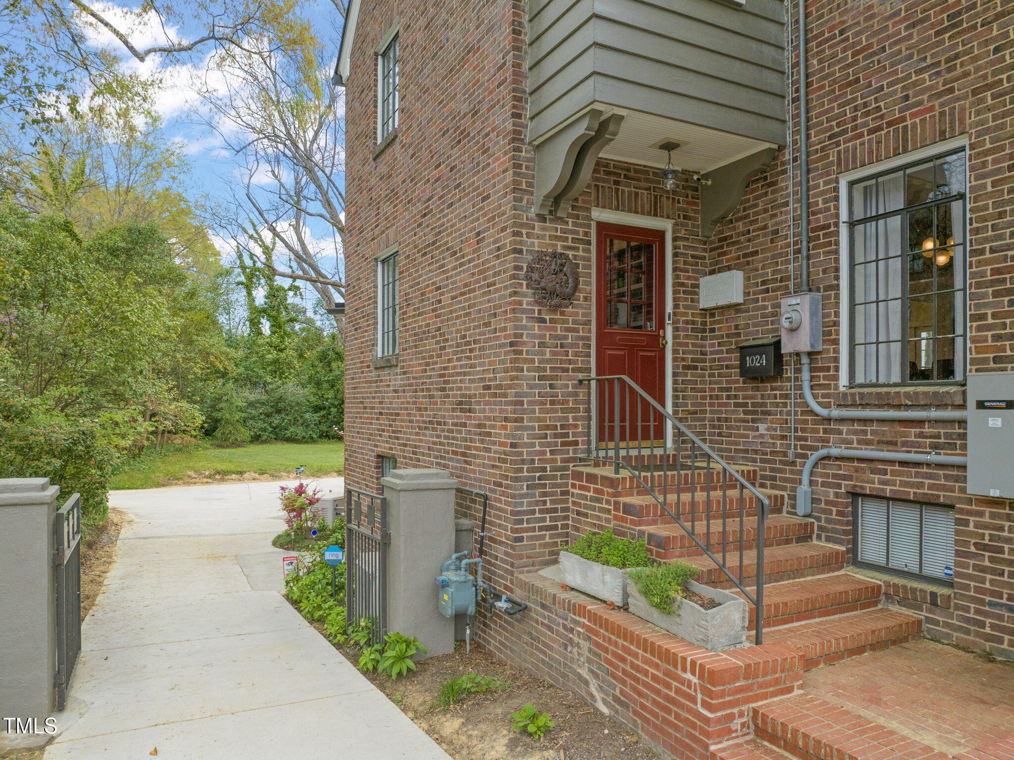 1024 W Markham Avenue