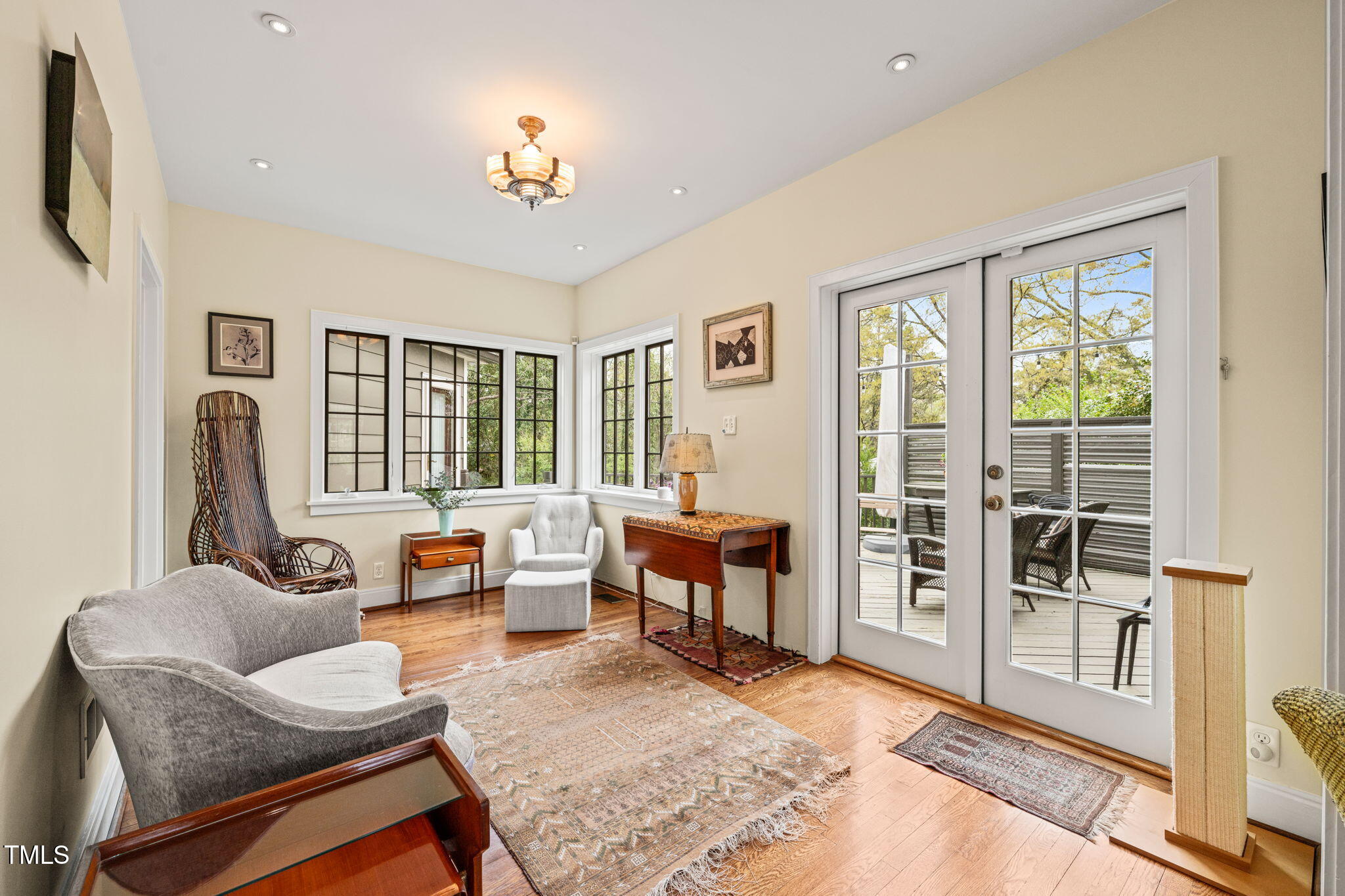 1024 W Markham Avenue