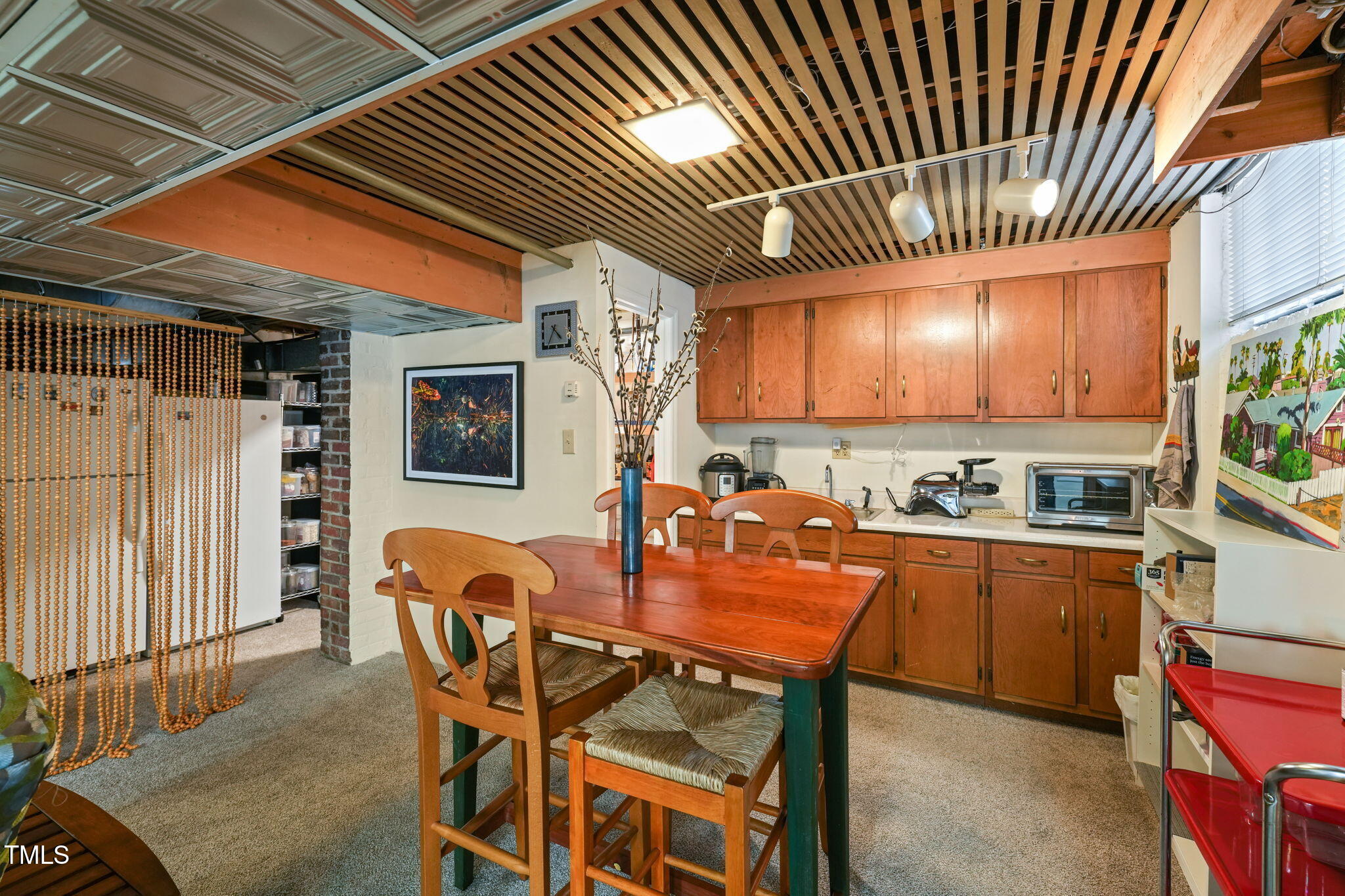 1024 W Markham Avenue