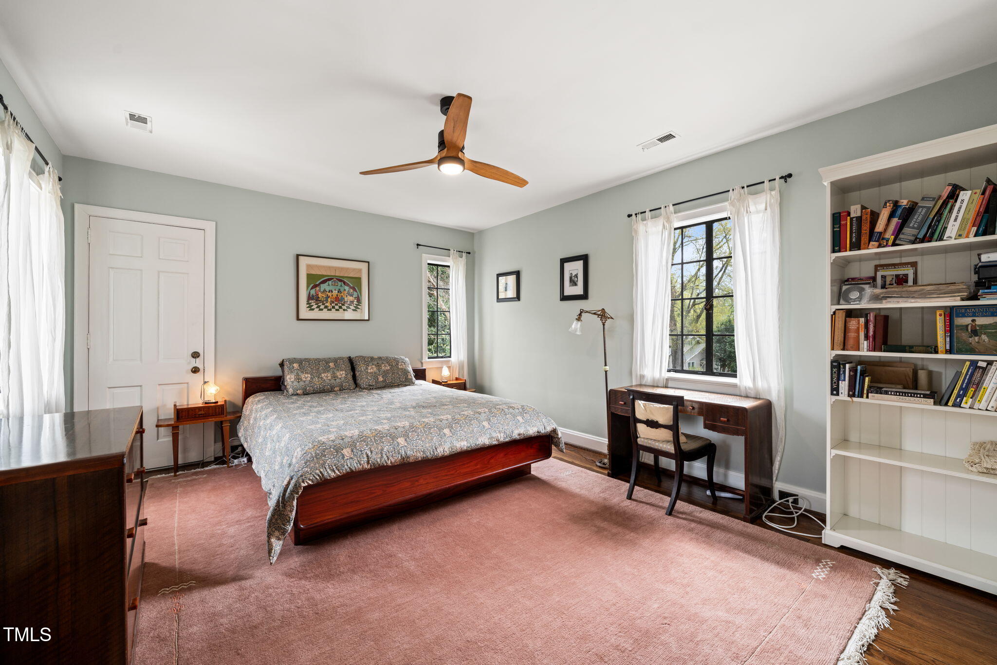 1024 W Markham Avenue