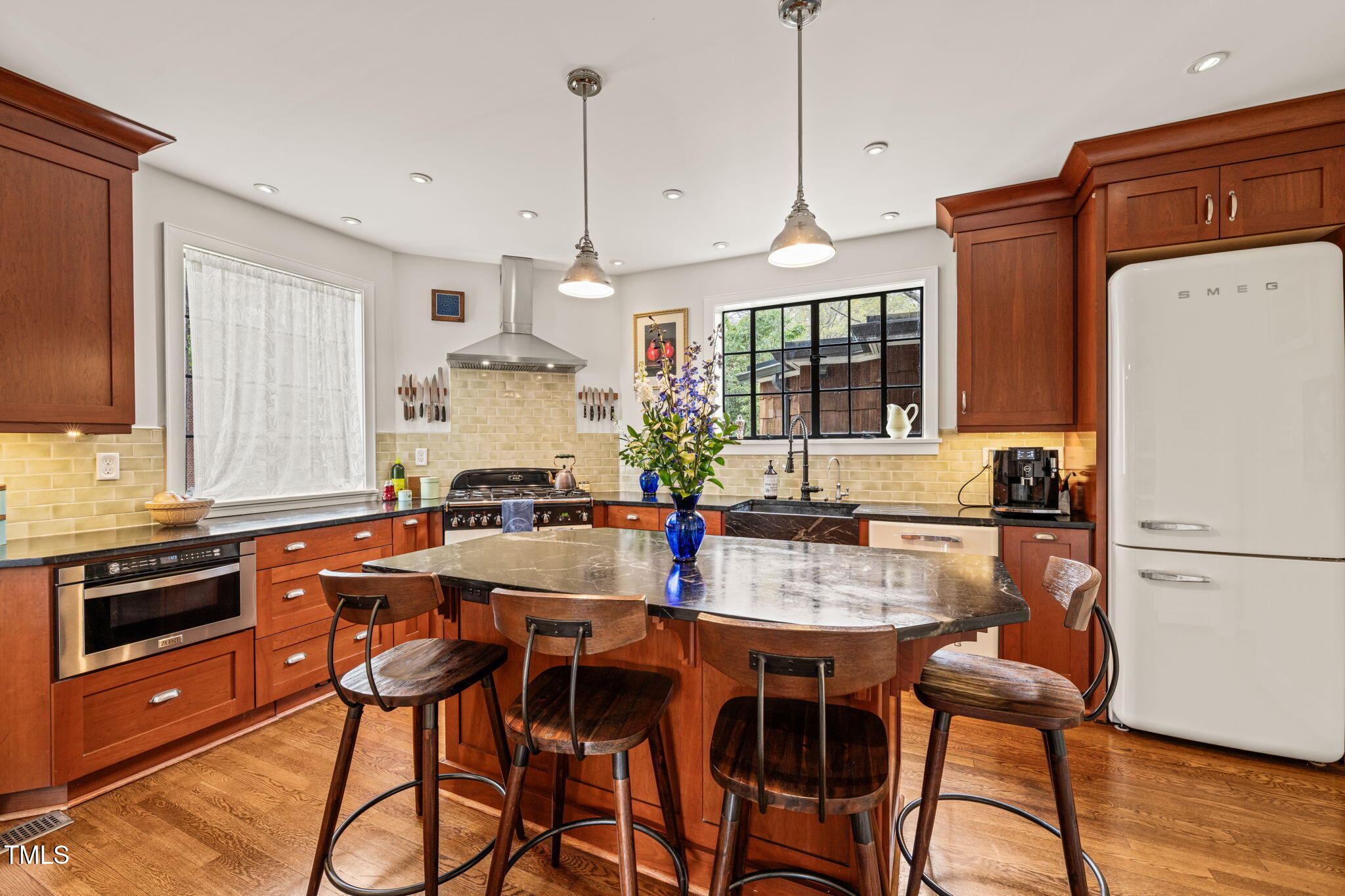 1024 W Markham Avenue