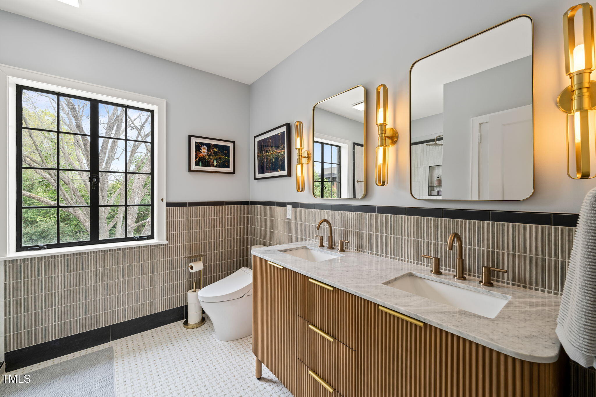 1024 W Markham Avenue