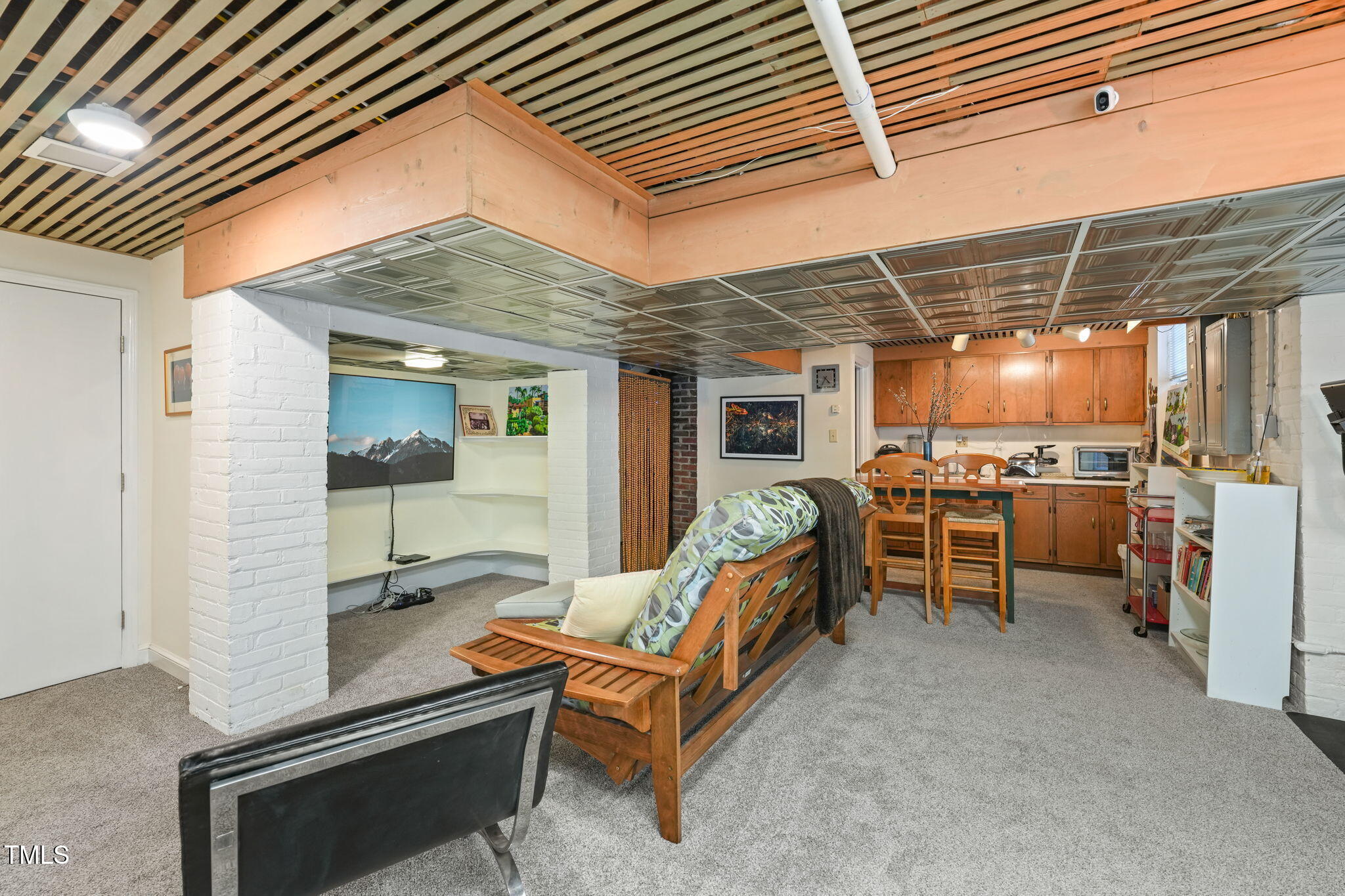 1024 W Markham Avenue