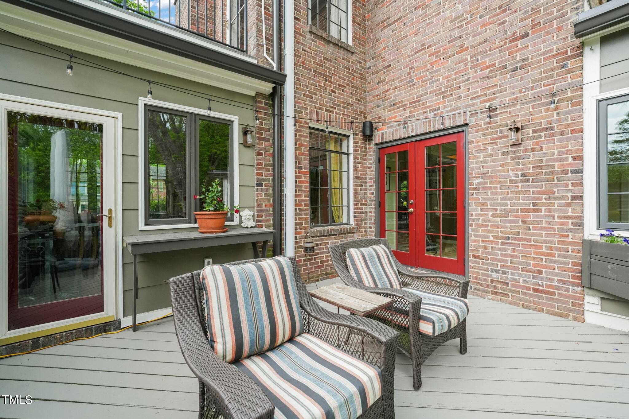 1024 W Markham Avenue