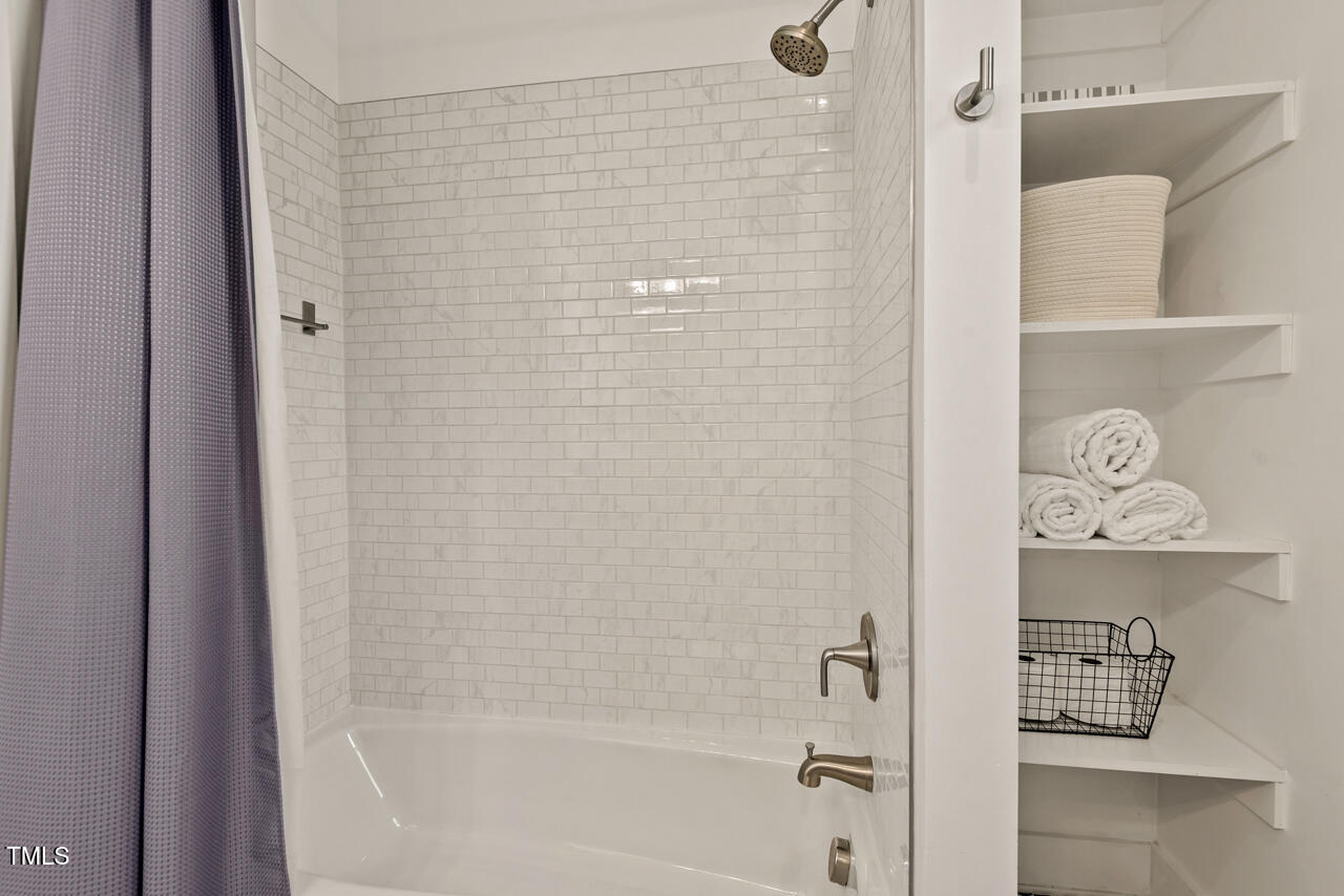 1427 Bungalow Avenue