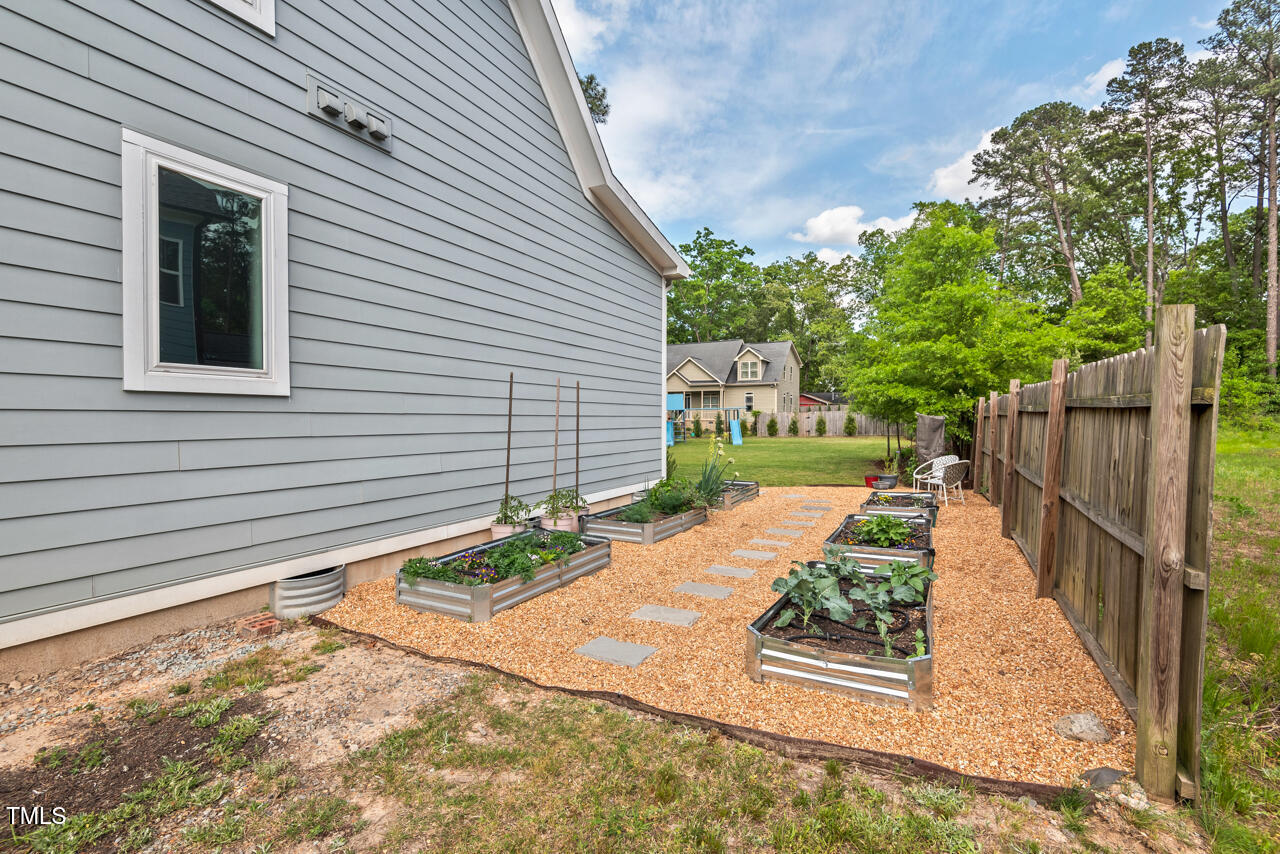 1427 Bungalow Avenue