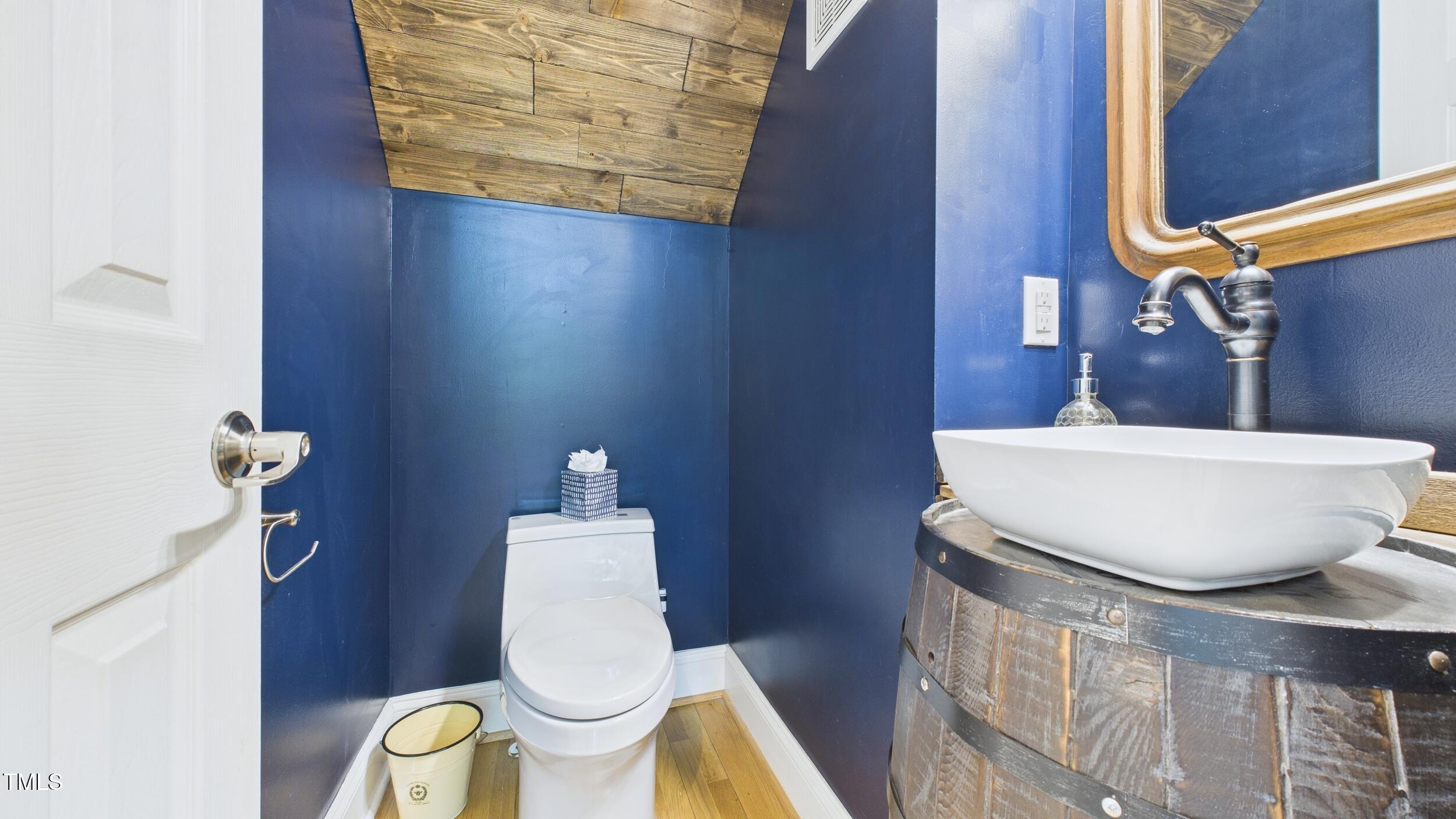 201 Johnstone Ct Court