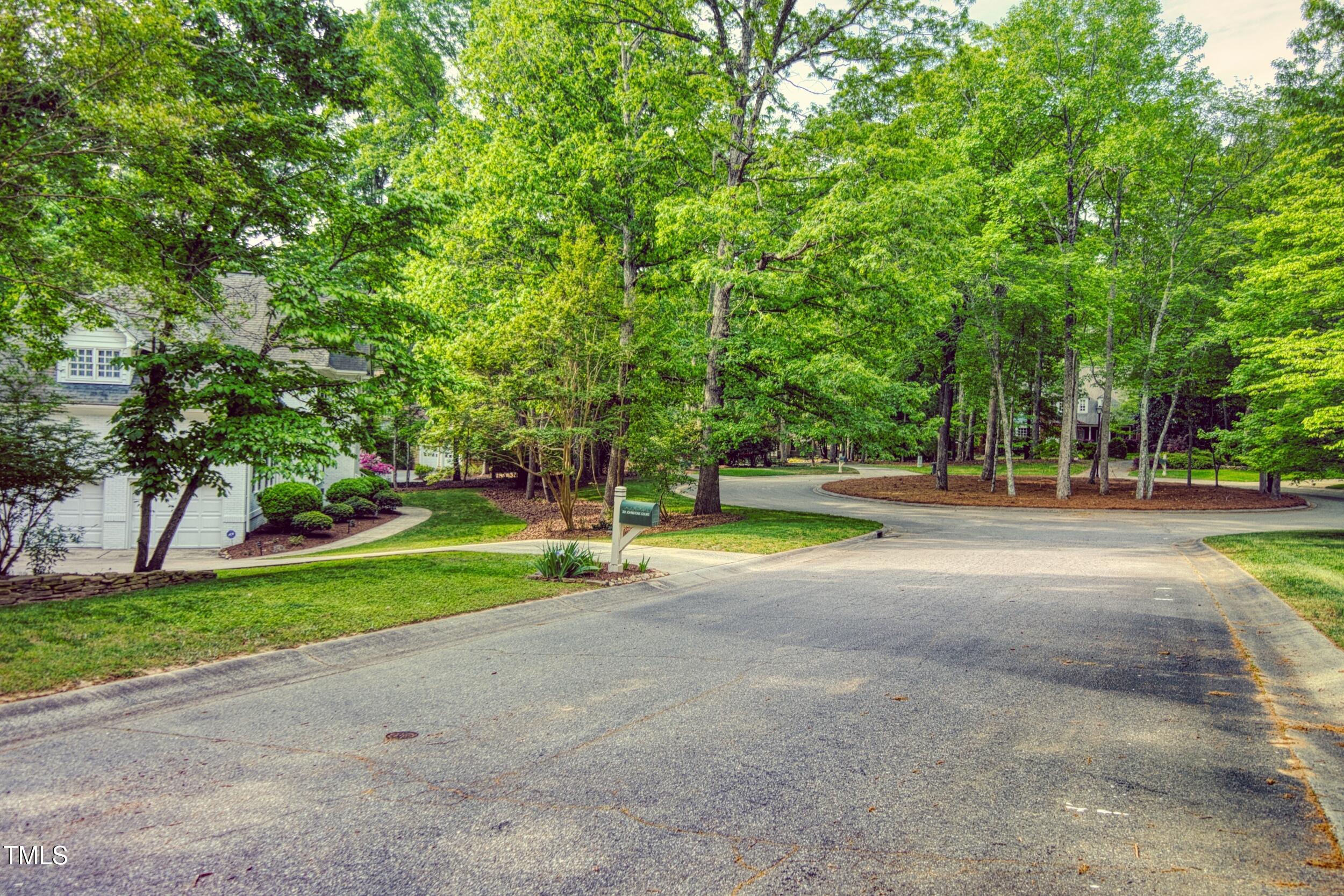 201 Johnstone Ct Court