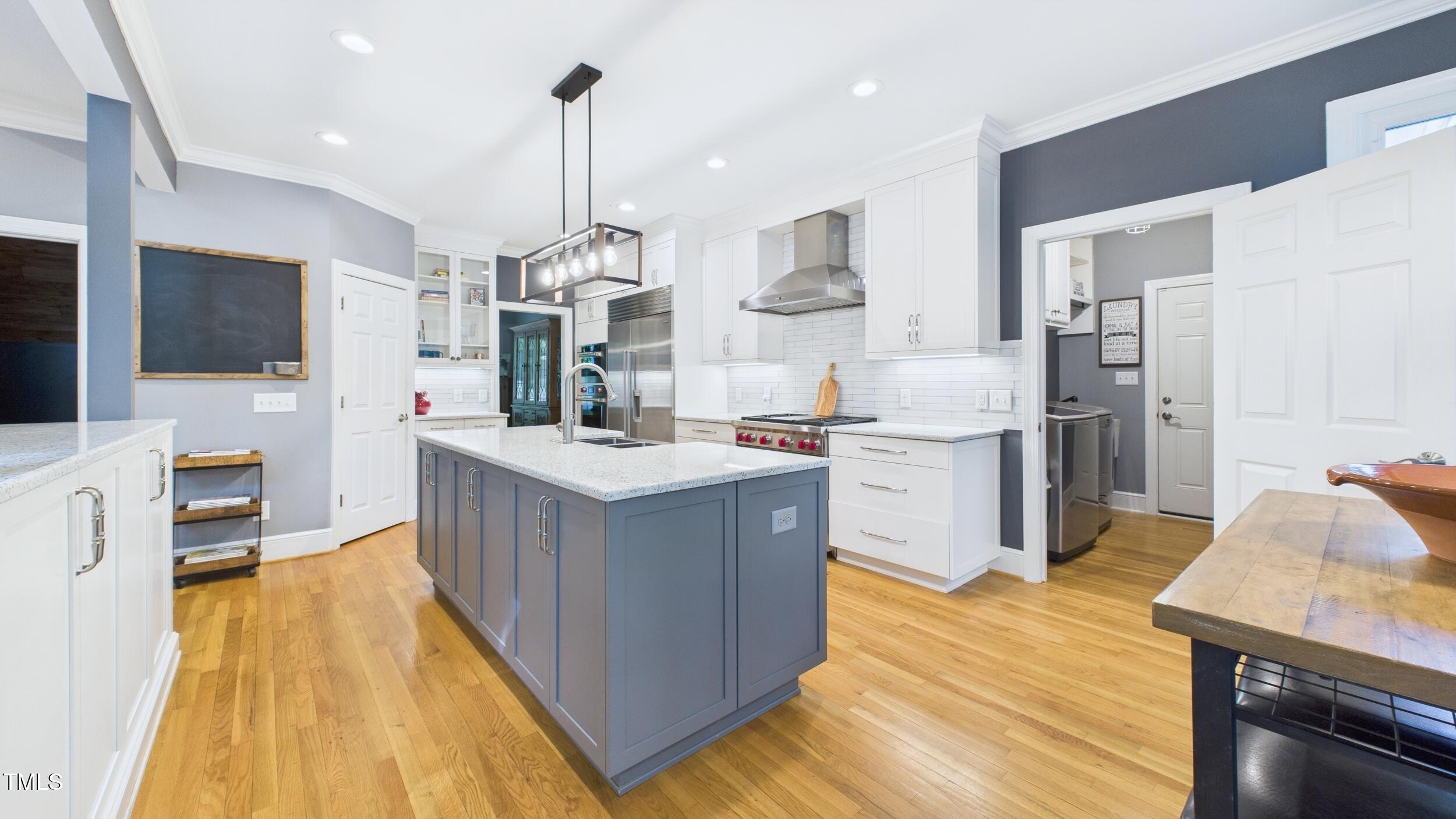 201 Johnstone Ct Court