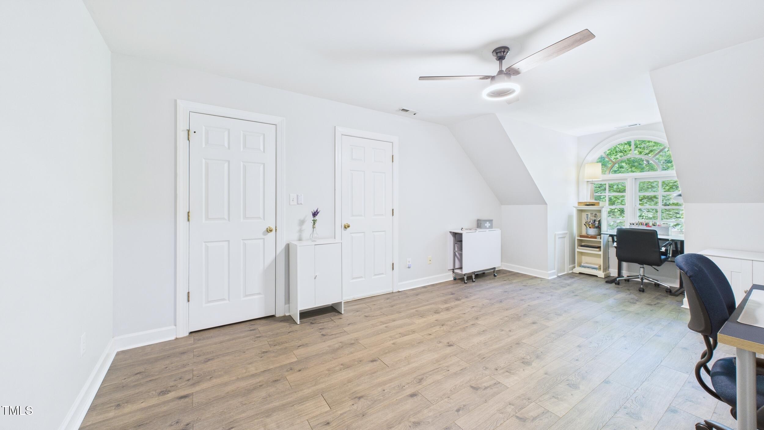 201 Johnstone Ct Court