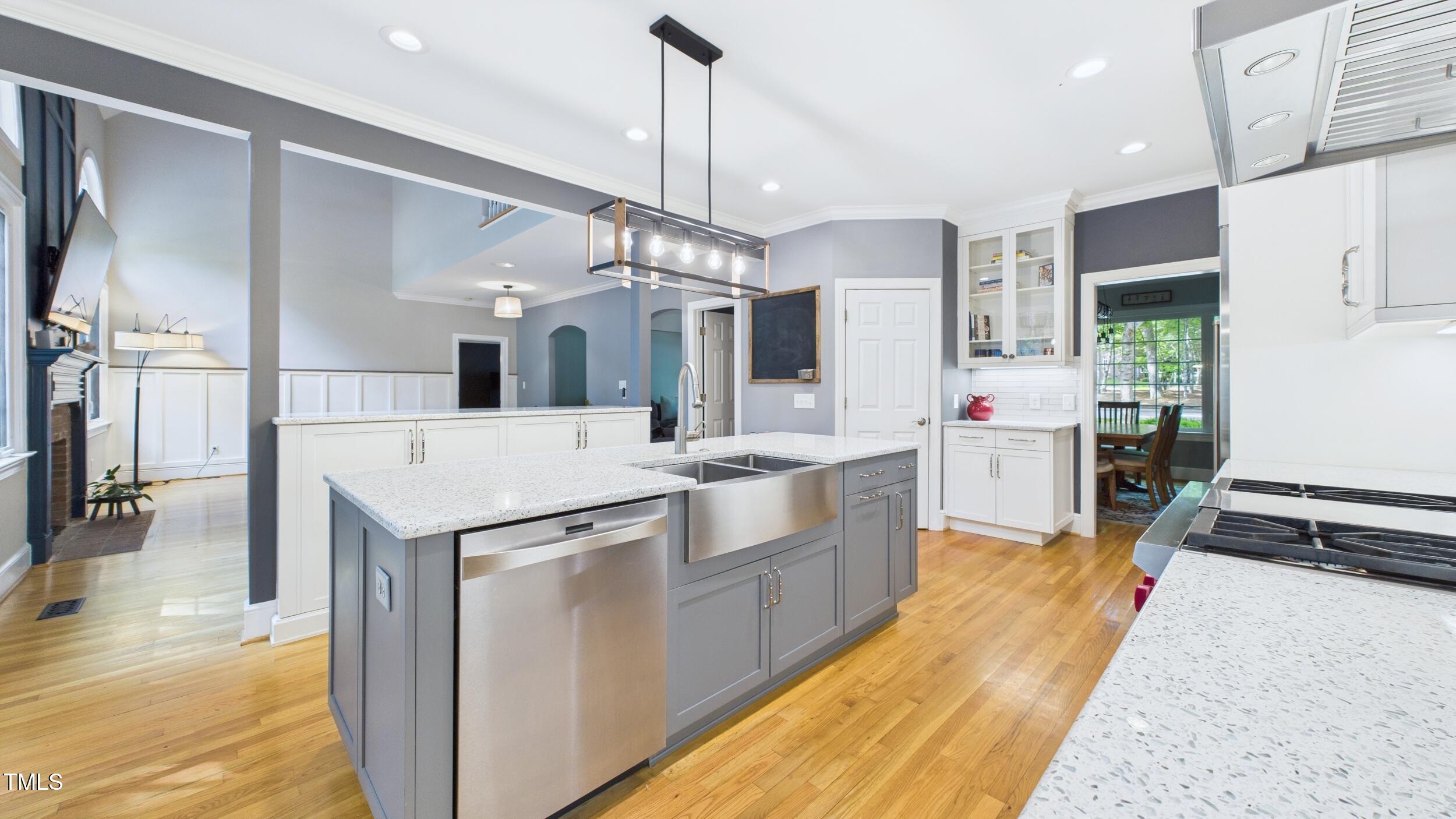 201 Johnstone Ct Court