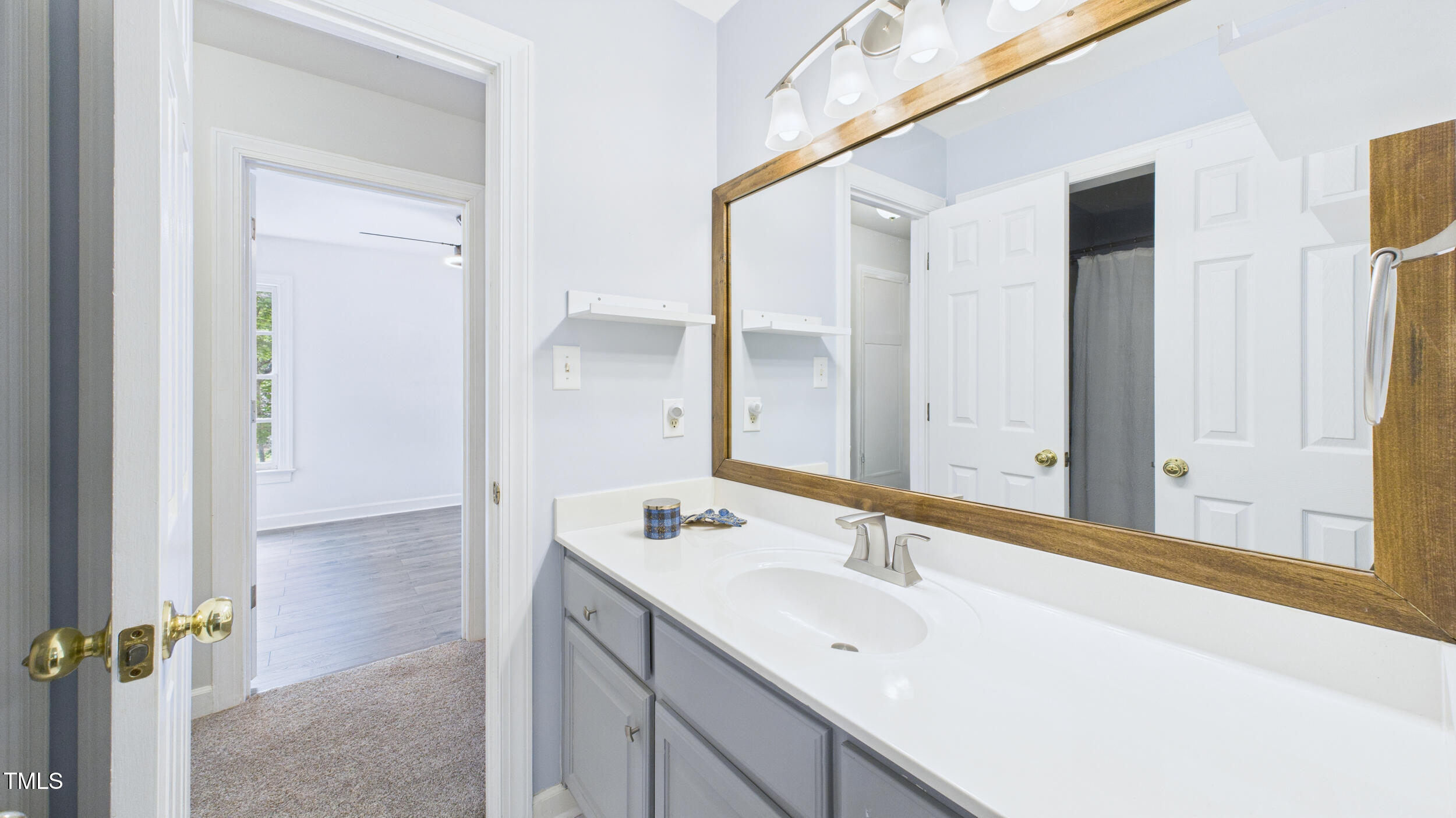 201 Johnstone Ct Court