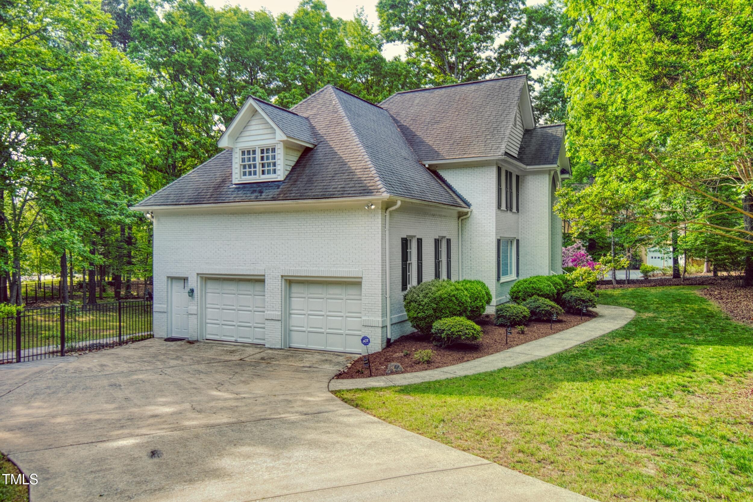 201 Johnstone Ct Court