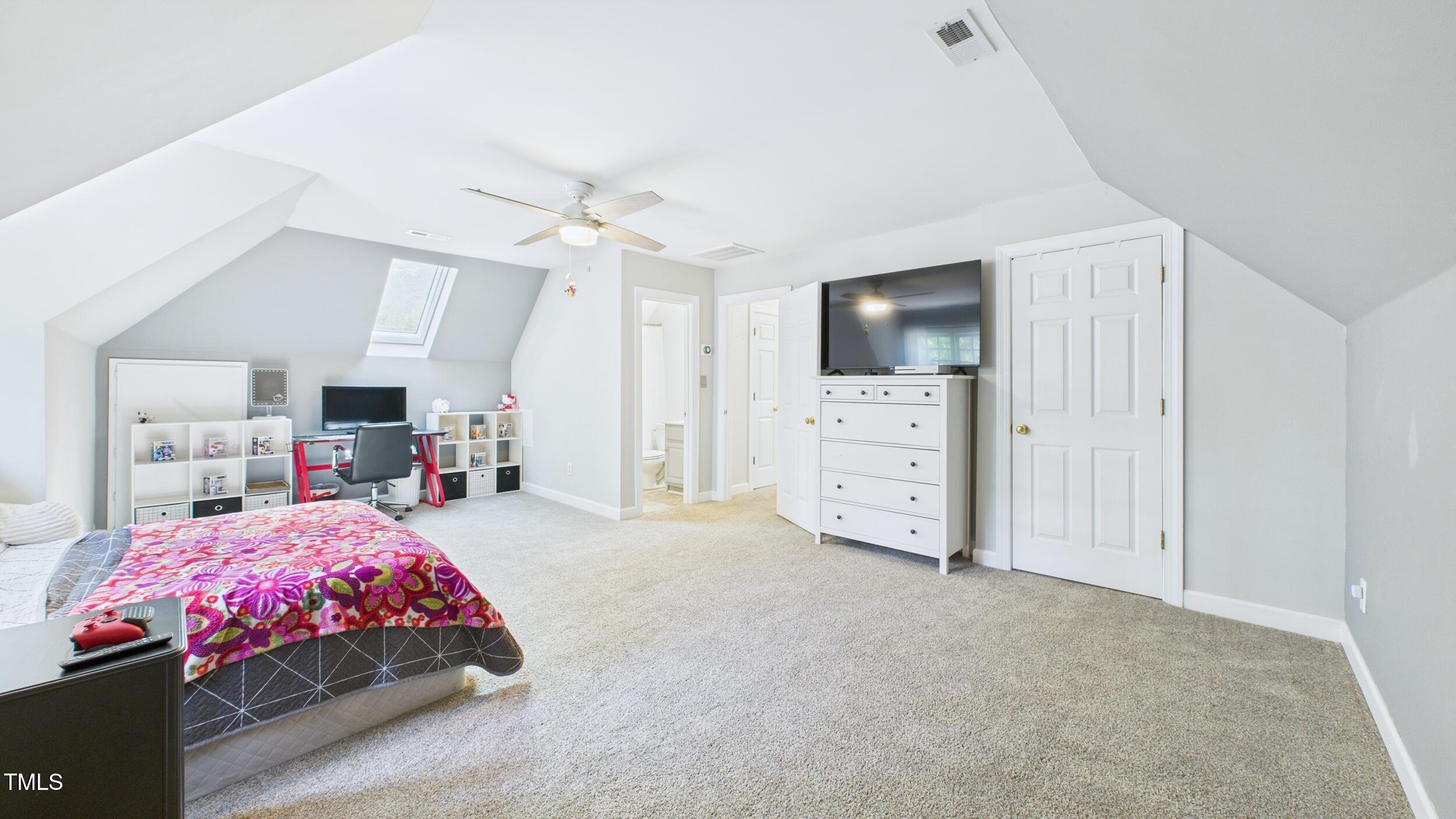 201 Johnstone Ct Court