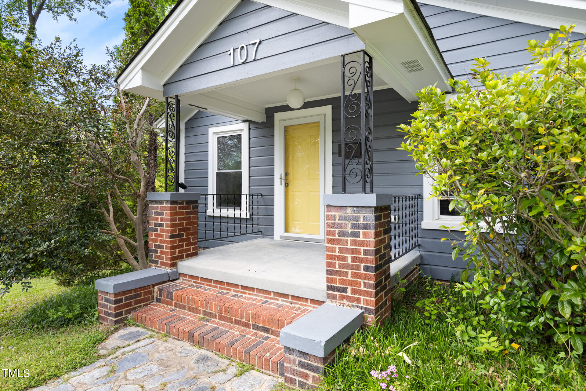 107 E Hammond Street