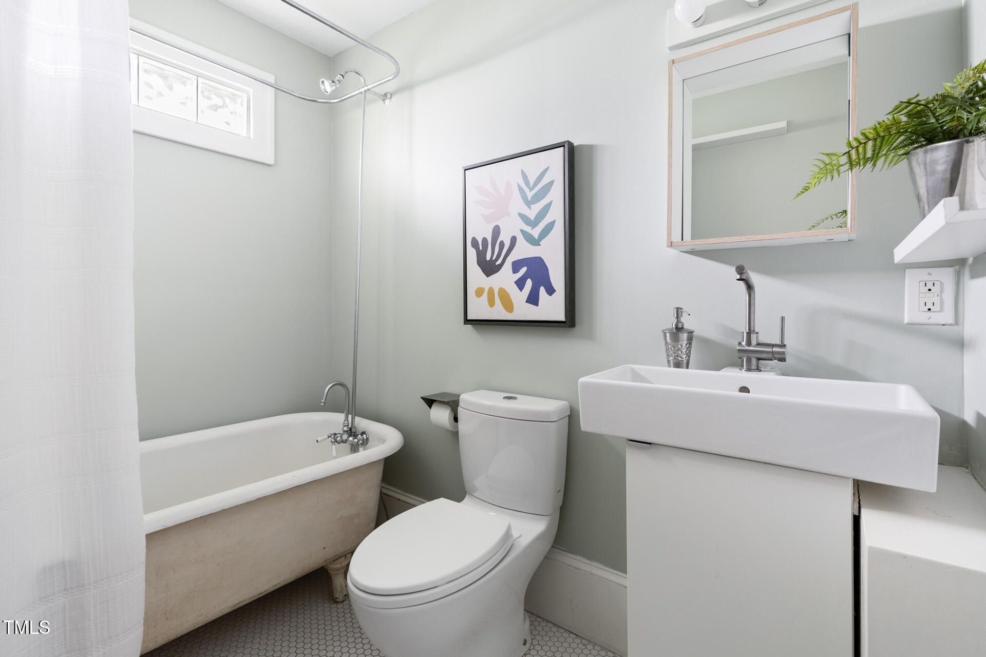 107 E Hammond Street