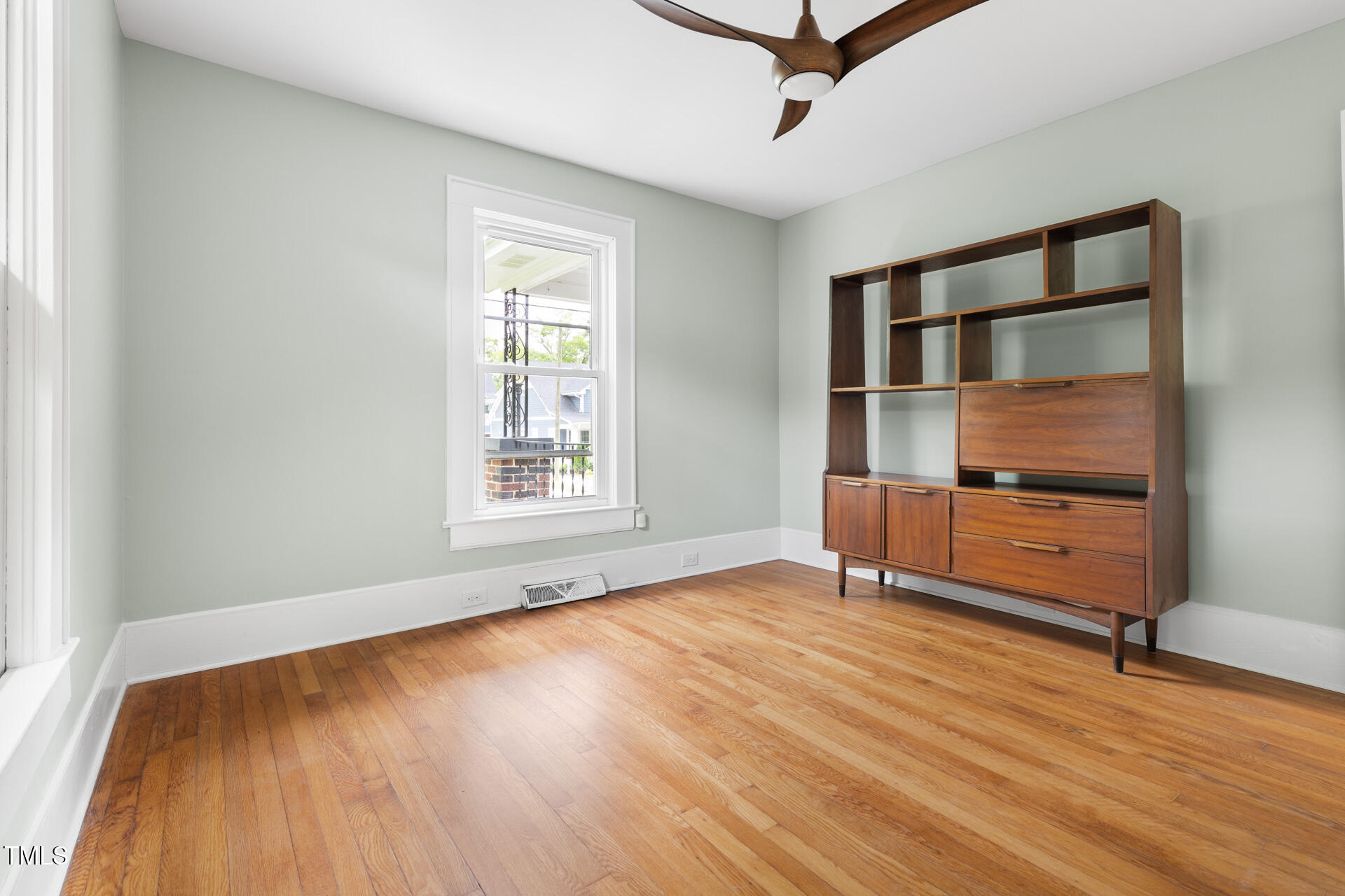 107 E Hammond Street