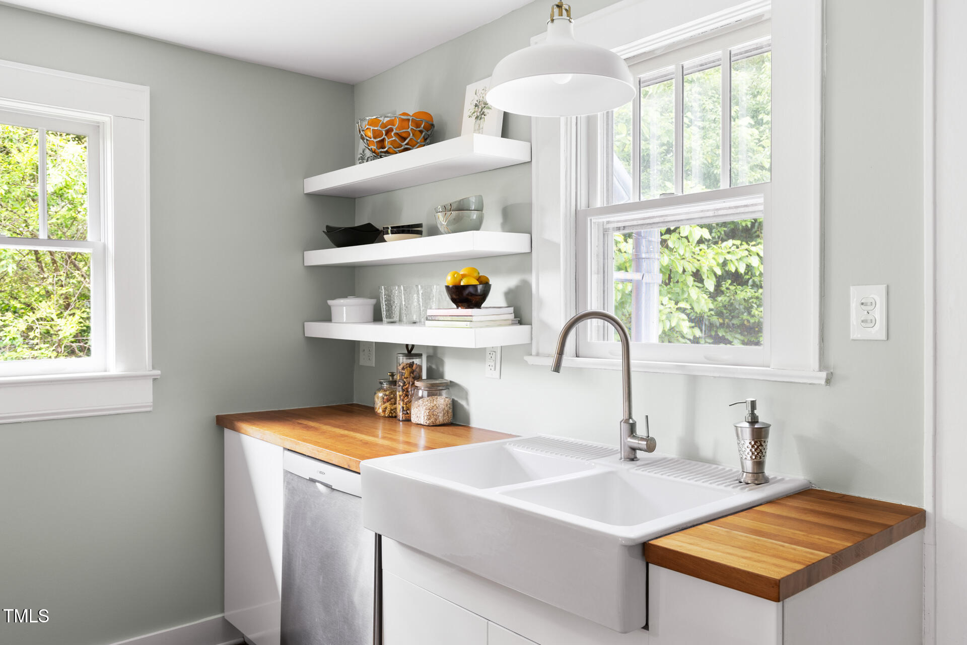 107 E Hammond Street