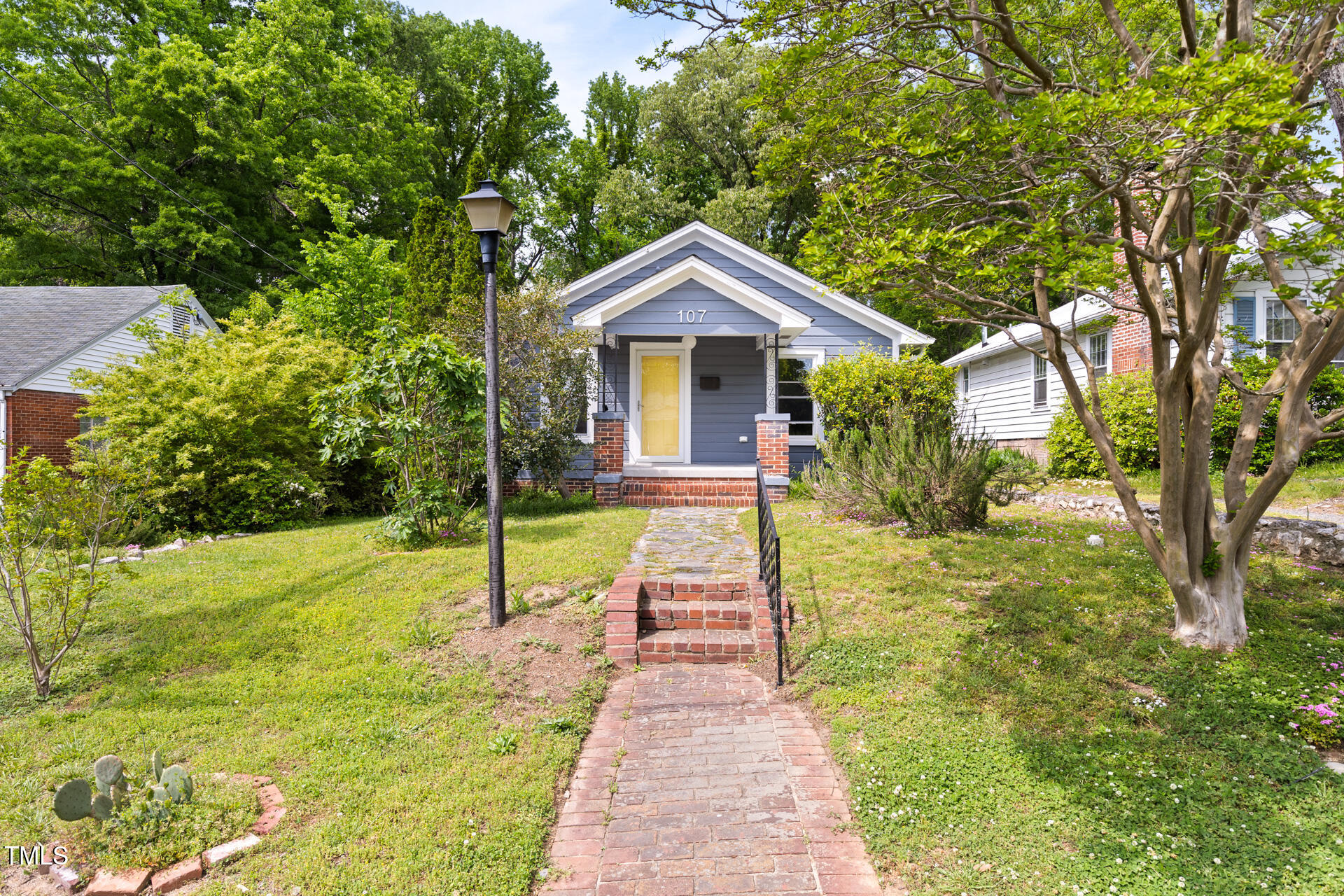 107 E Hammond Street