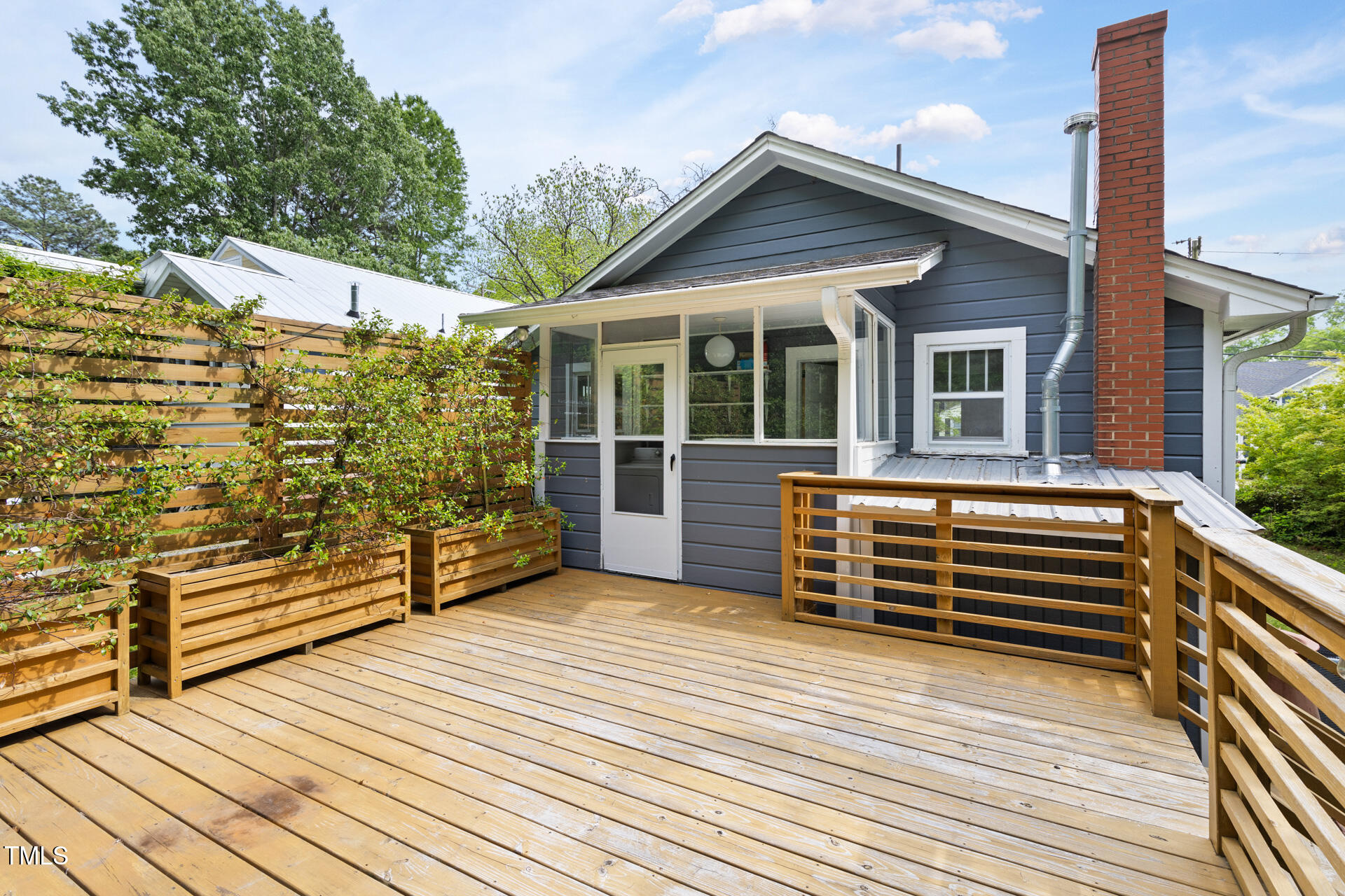 107 E Hammond Street