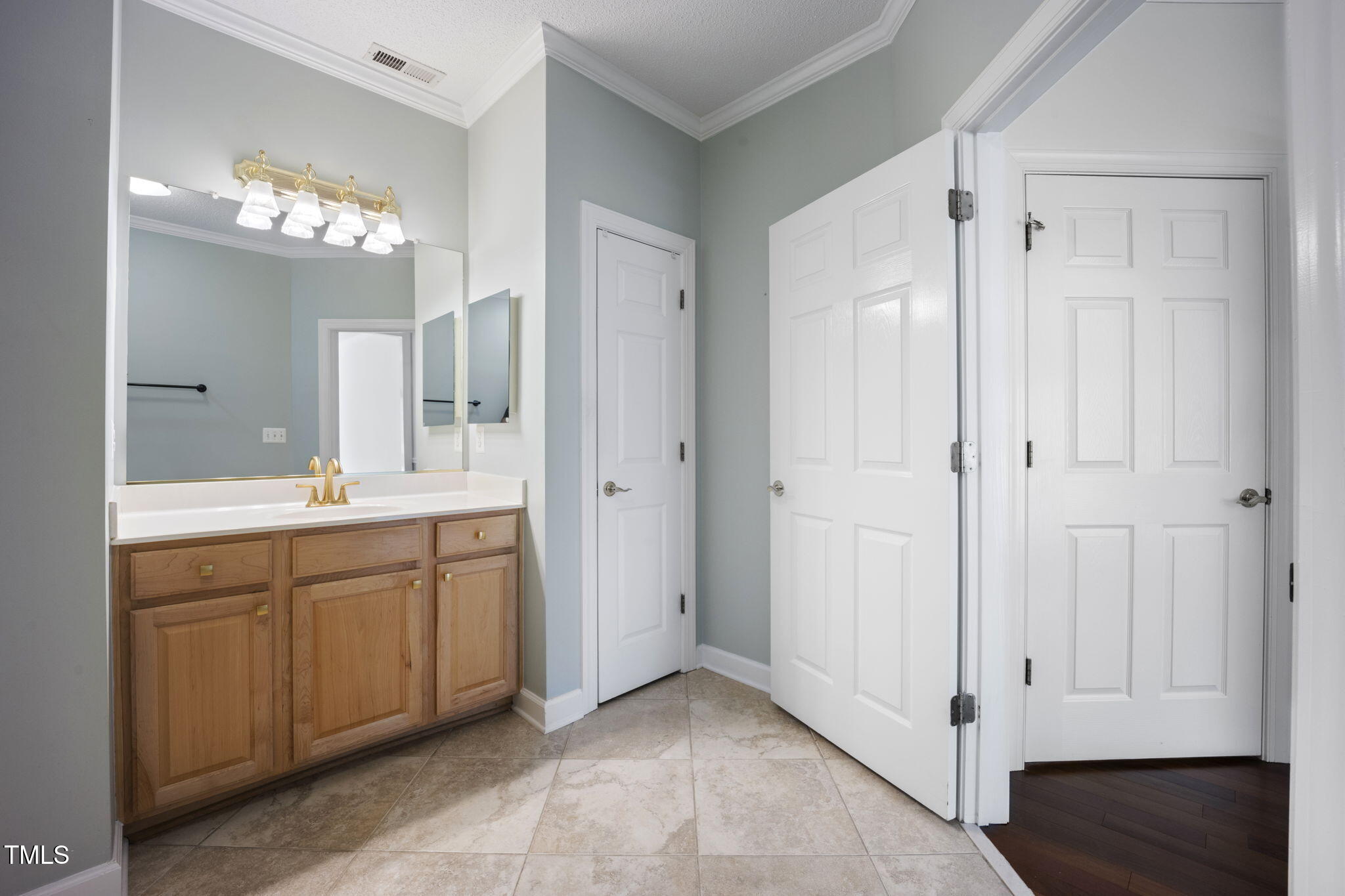 408 Sawgrass Hill Court