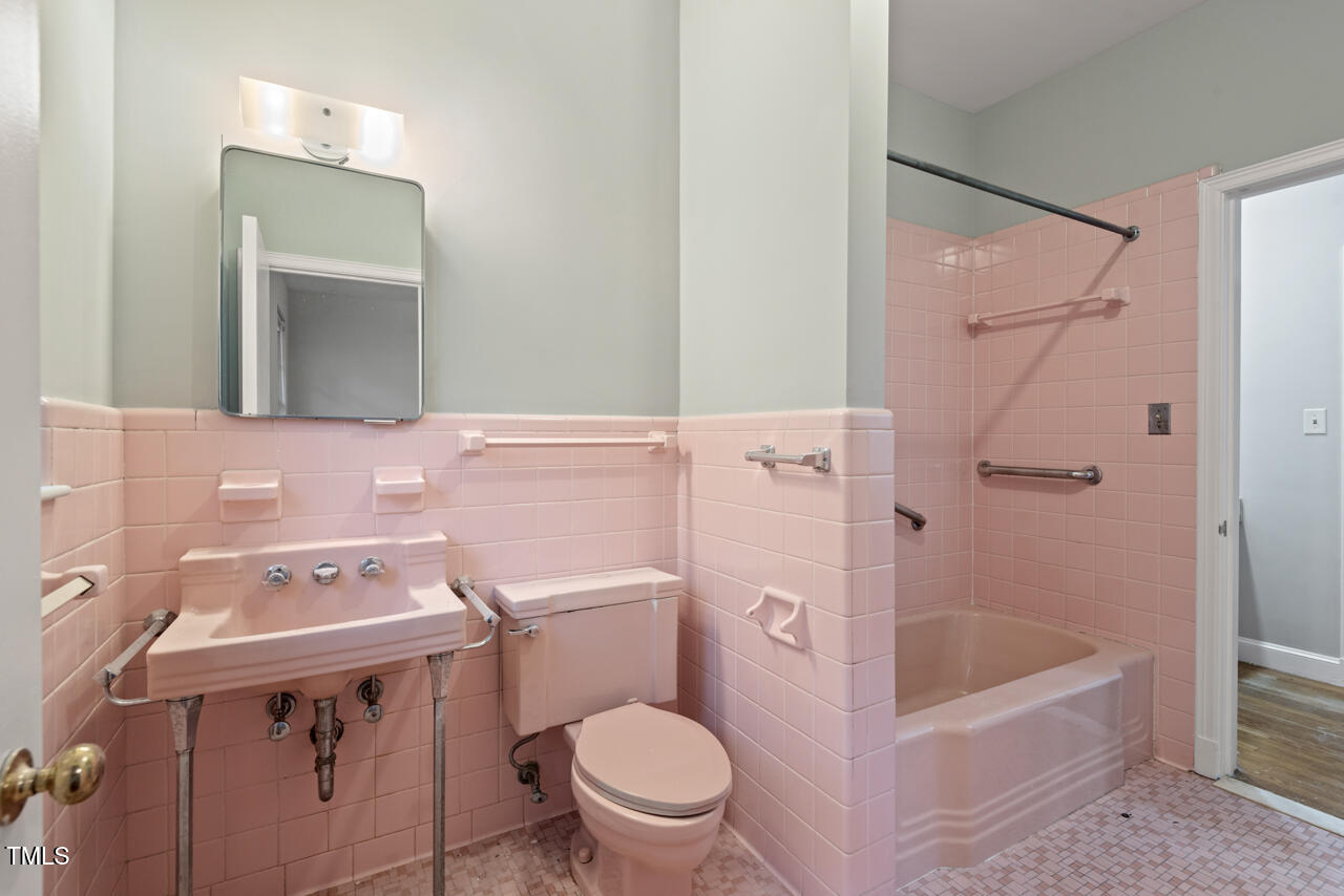 1502 Washington Street