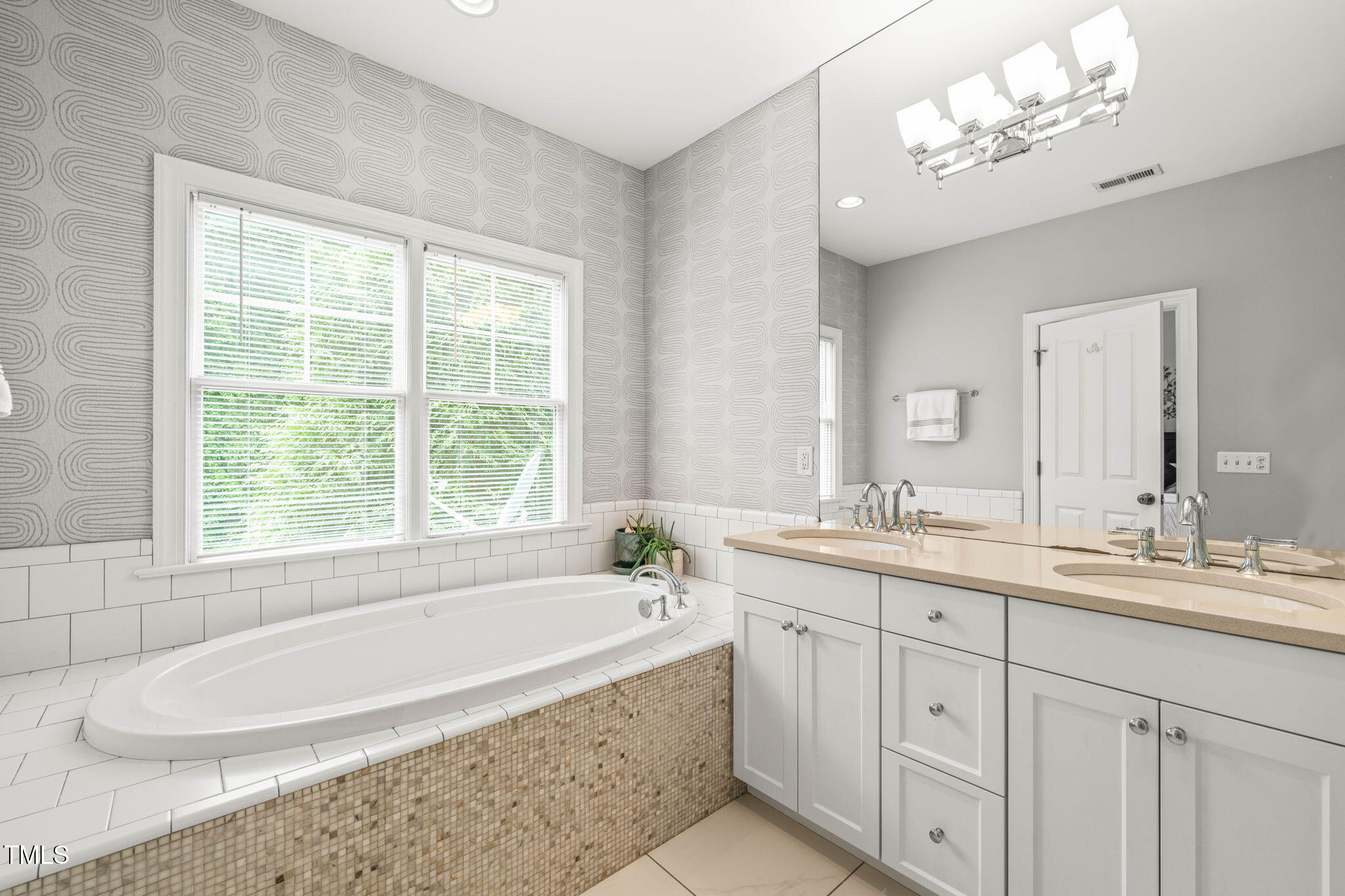 404 S Camellia Street