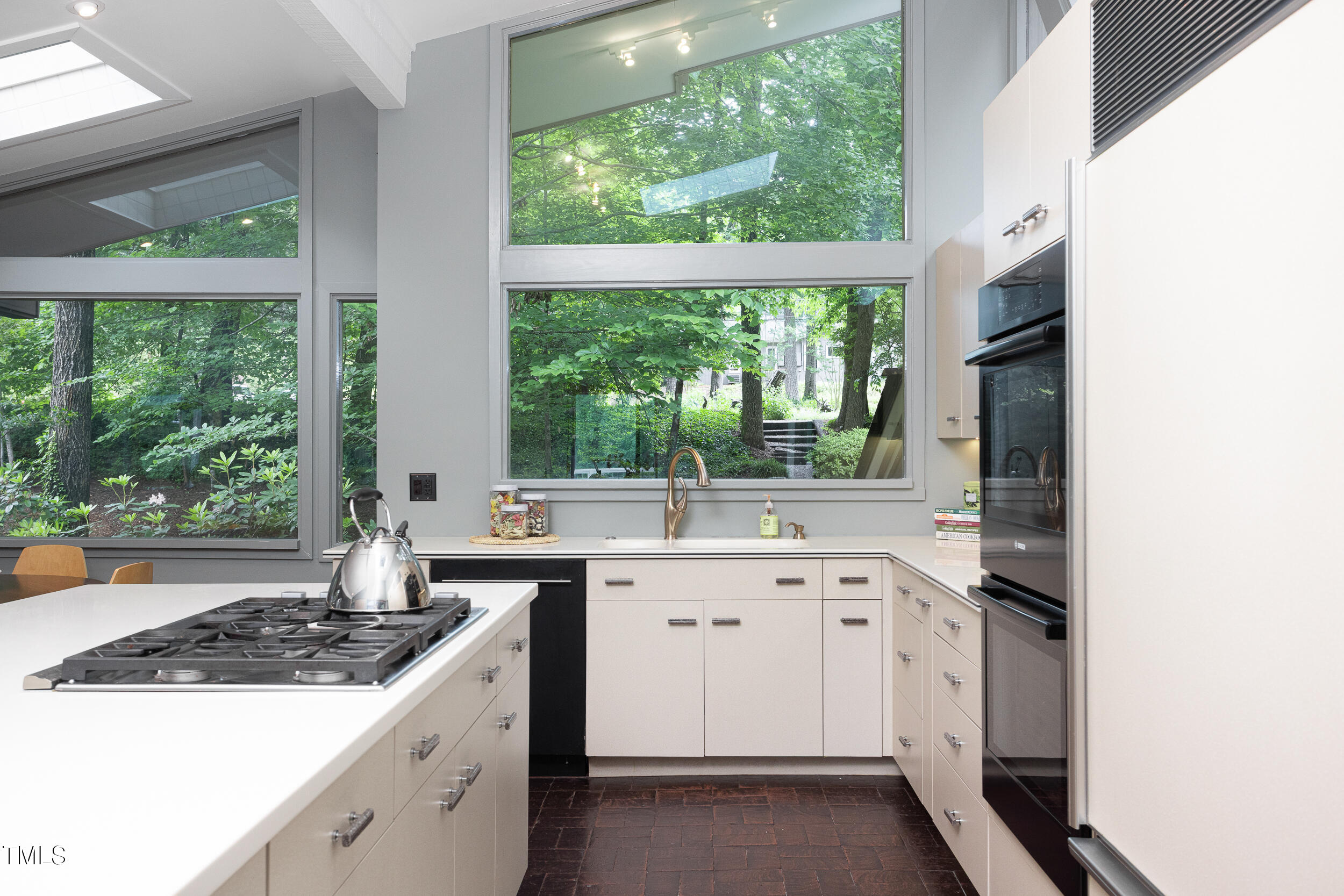 1604 Pinecrest Road