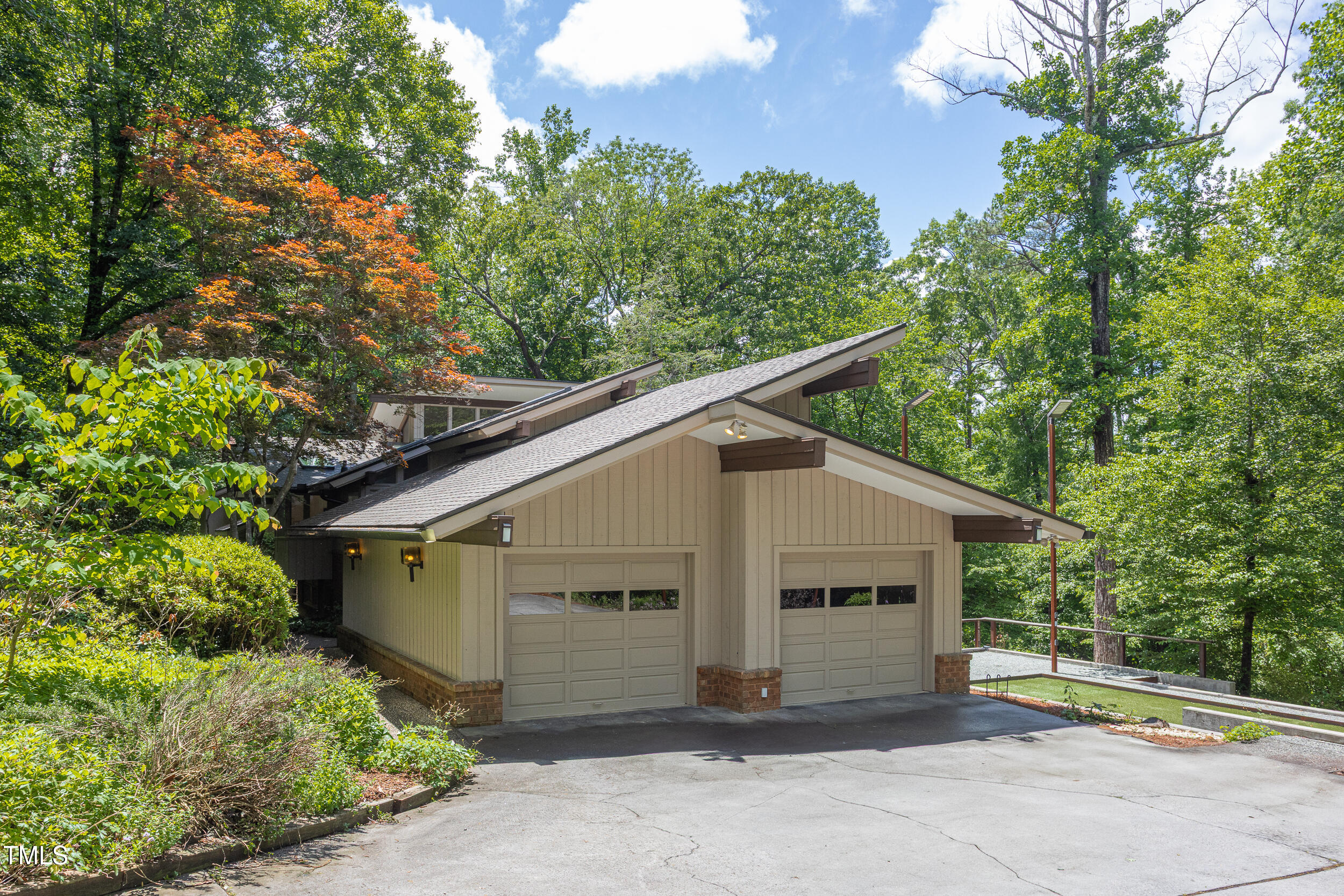 1604 Pinecrest Road