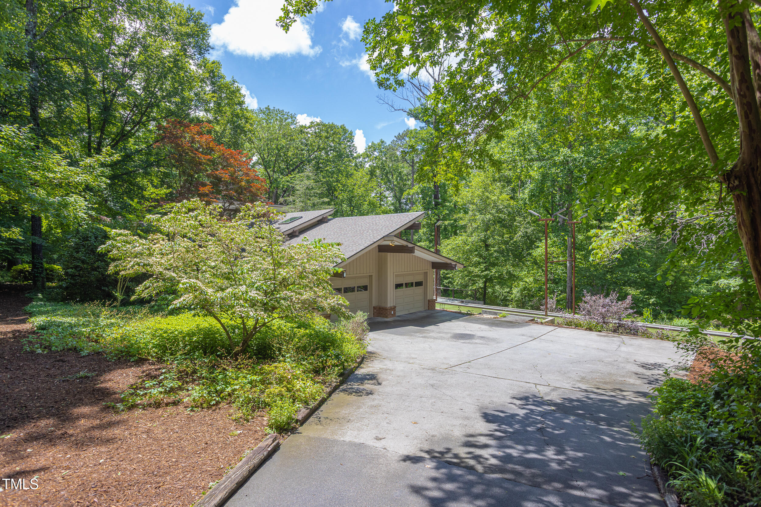1604 Pinecrest Road