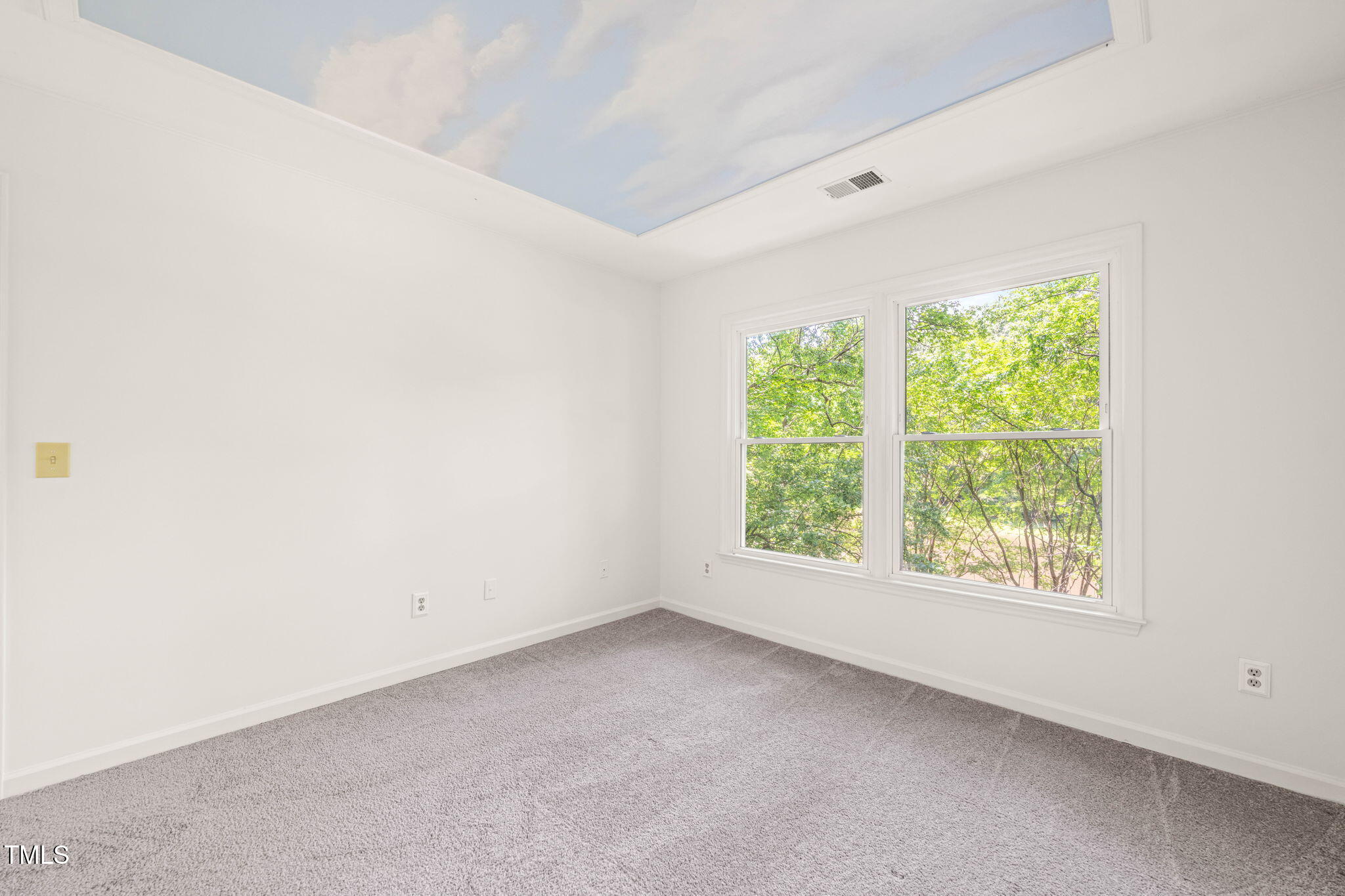 304 W Kirkfield Drive