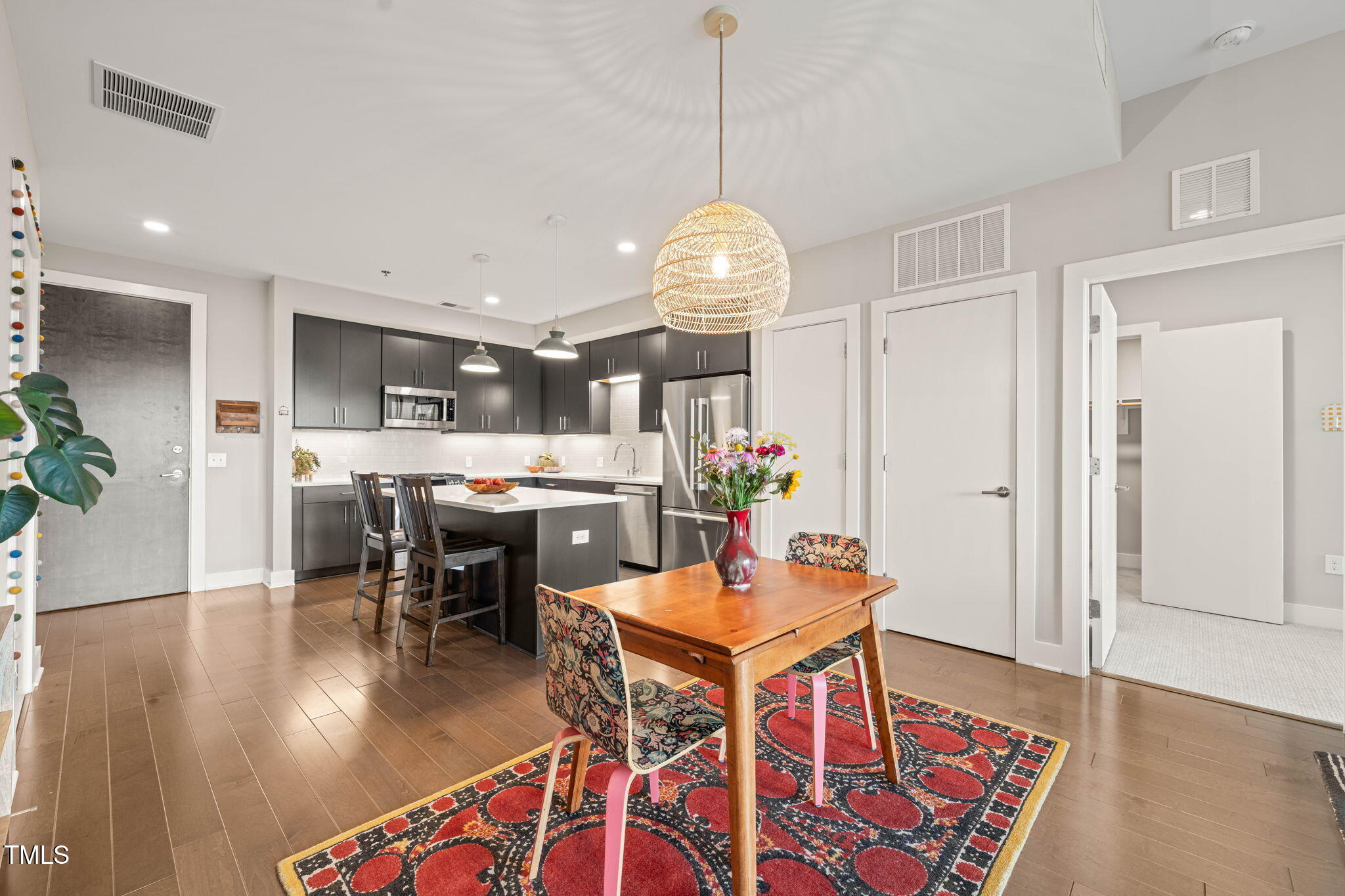 214 Hunt Street # 701