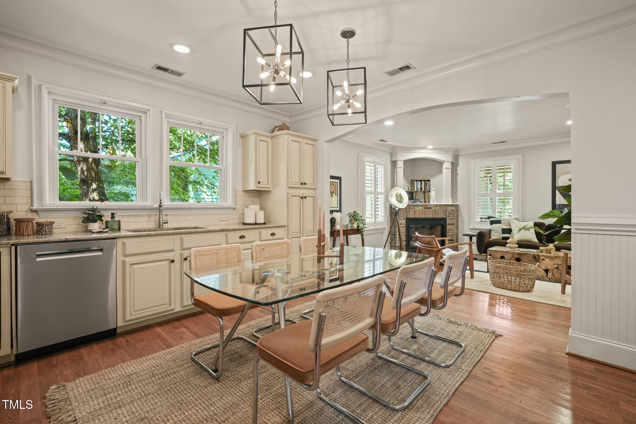 211 W Trinity Avenue