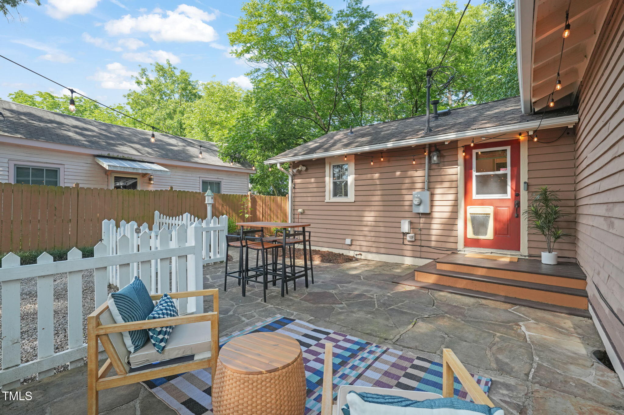 211 W Trinity Avenue