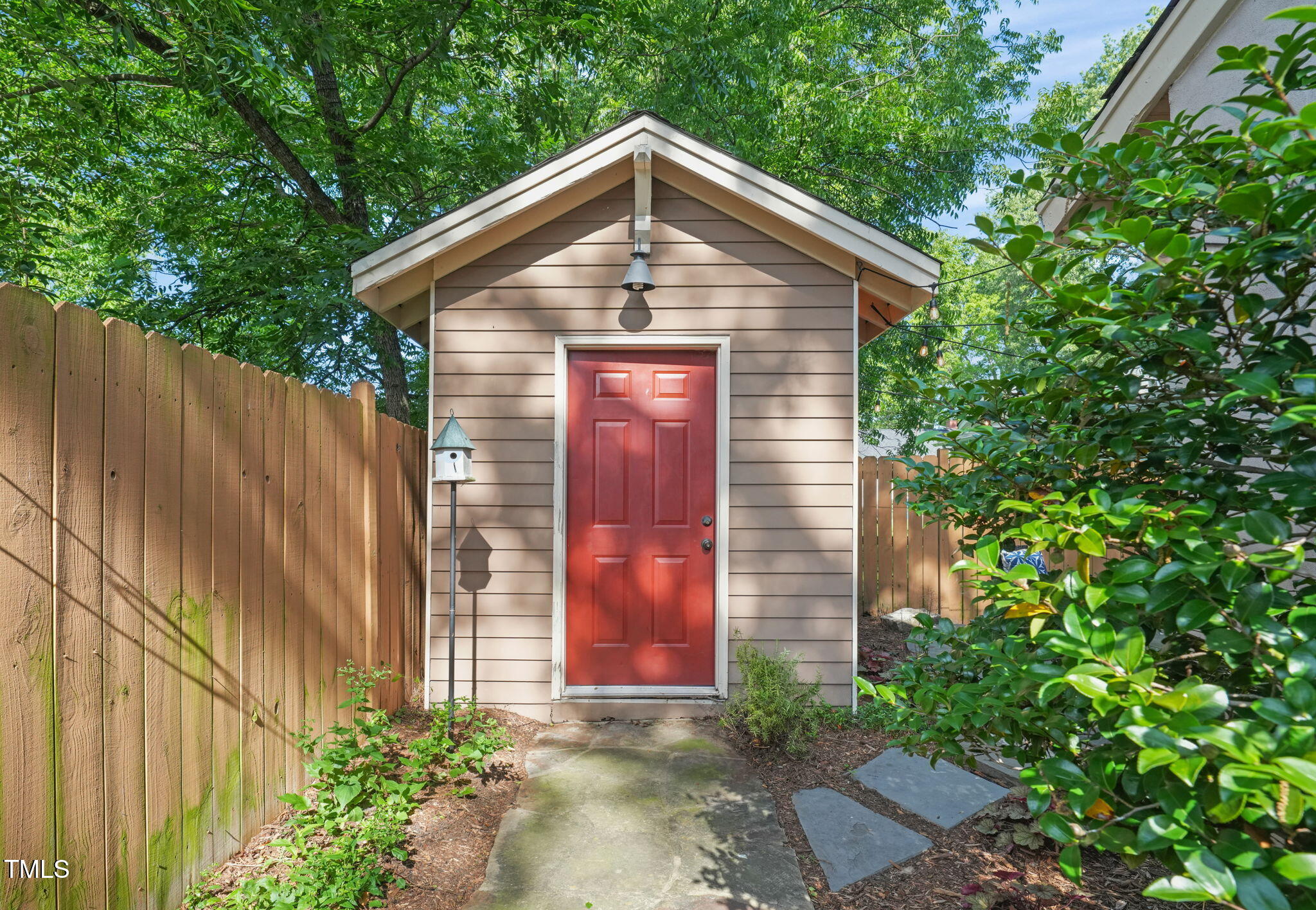 211 W Trinity Avenue
