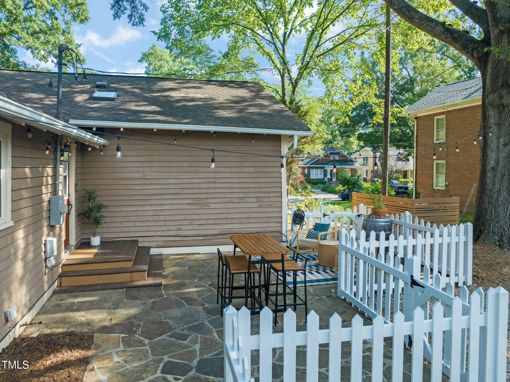 211 W Trinity Avenue
