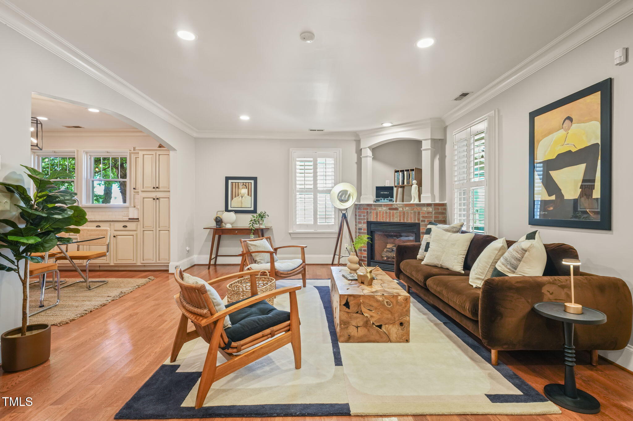 211 W Trinity Avenue