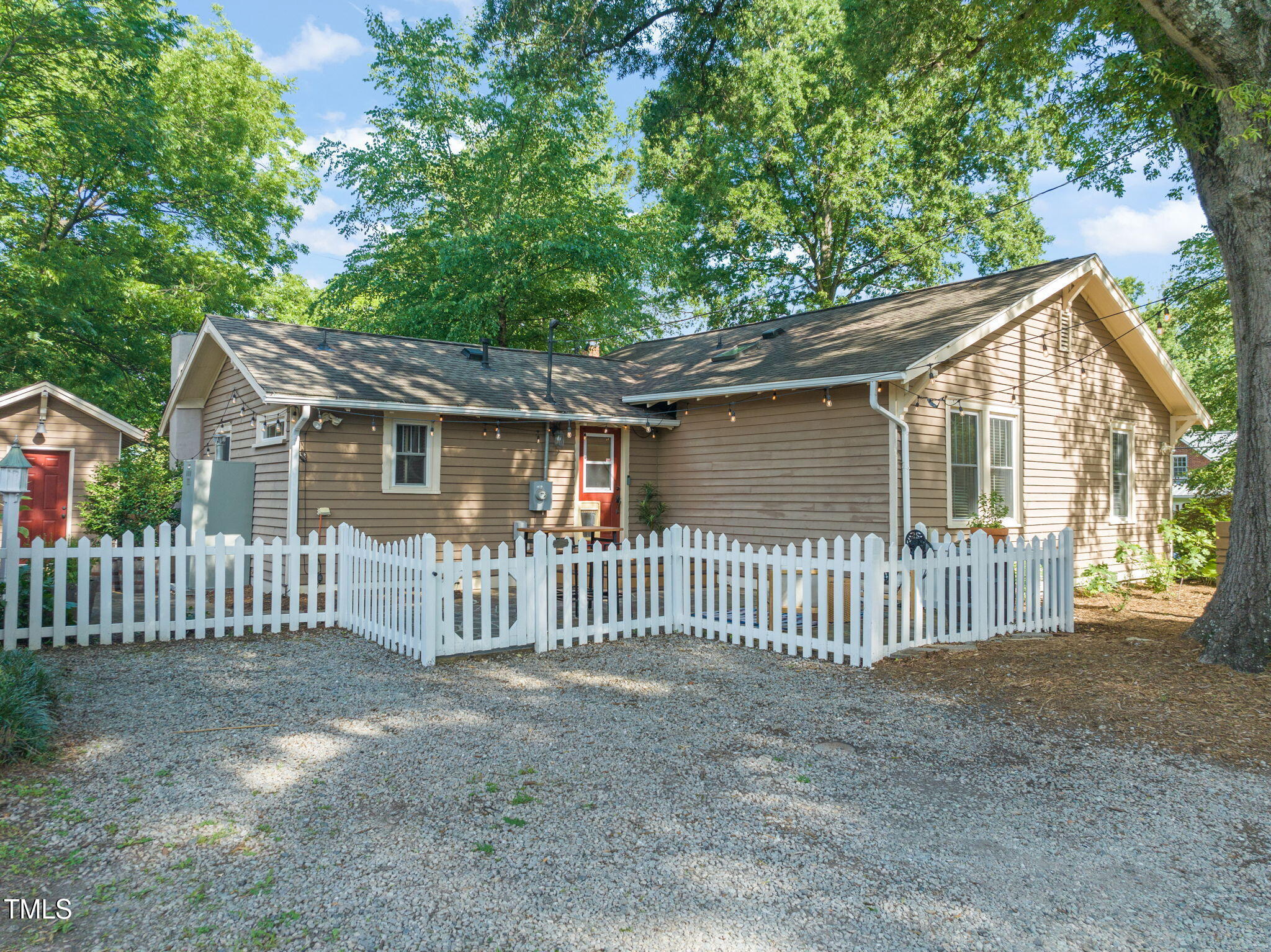 211 W Trinity Avenue