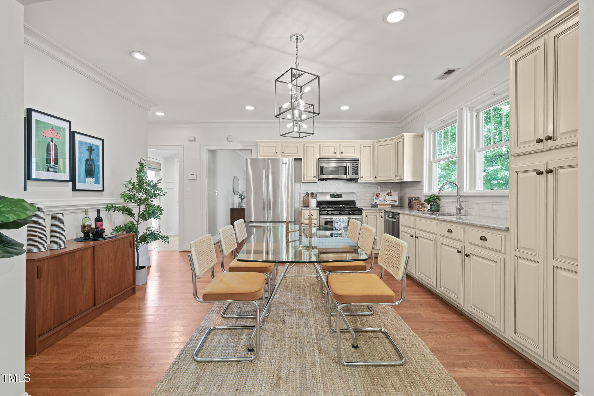 211 W Trinity Avenue