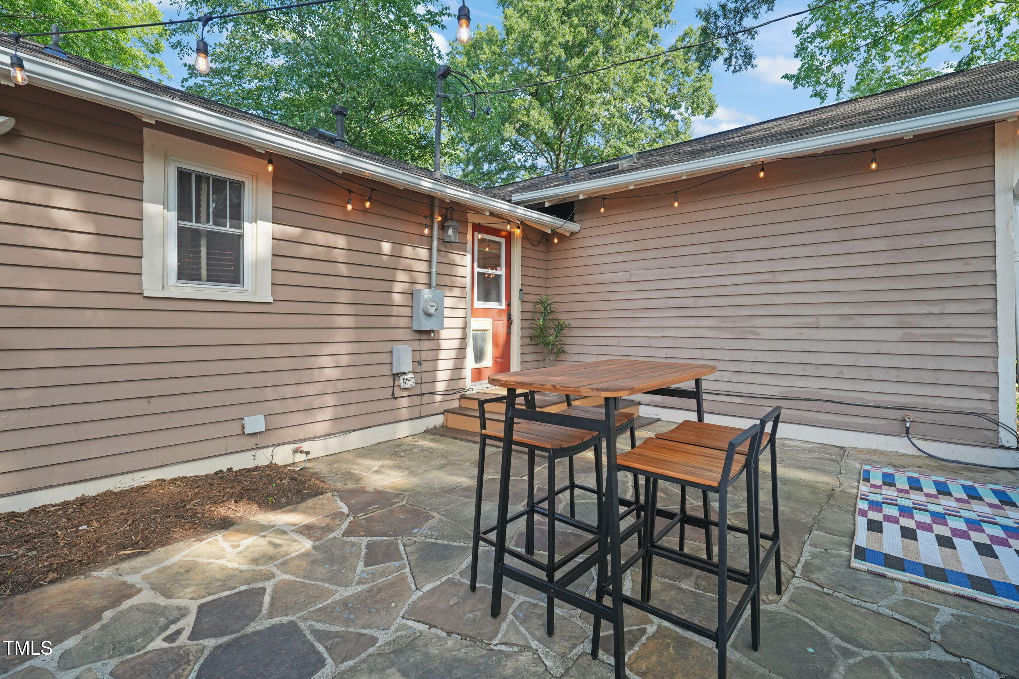 211 W Trinity Avenue