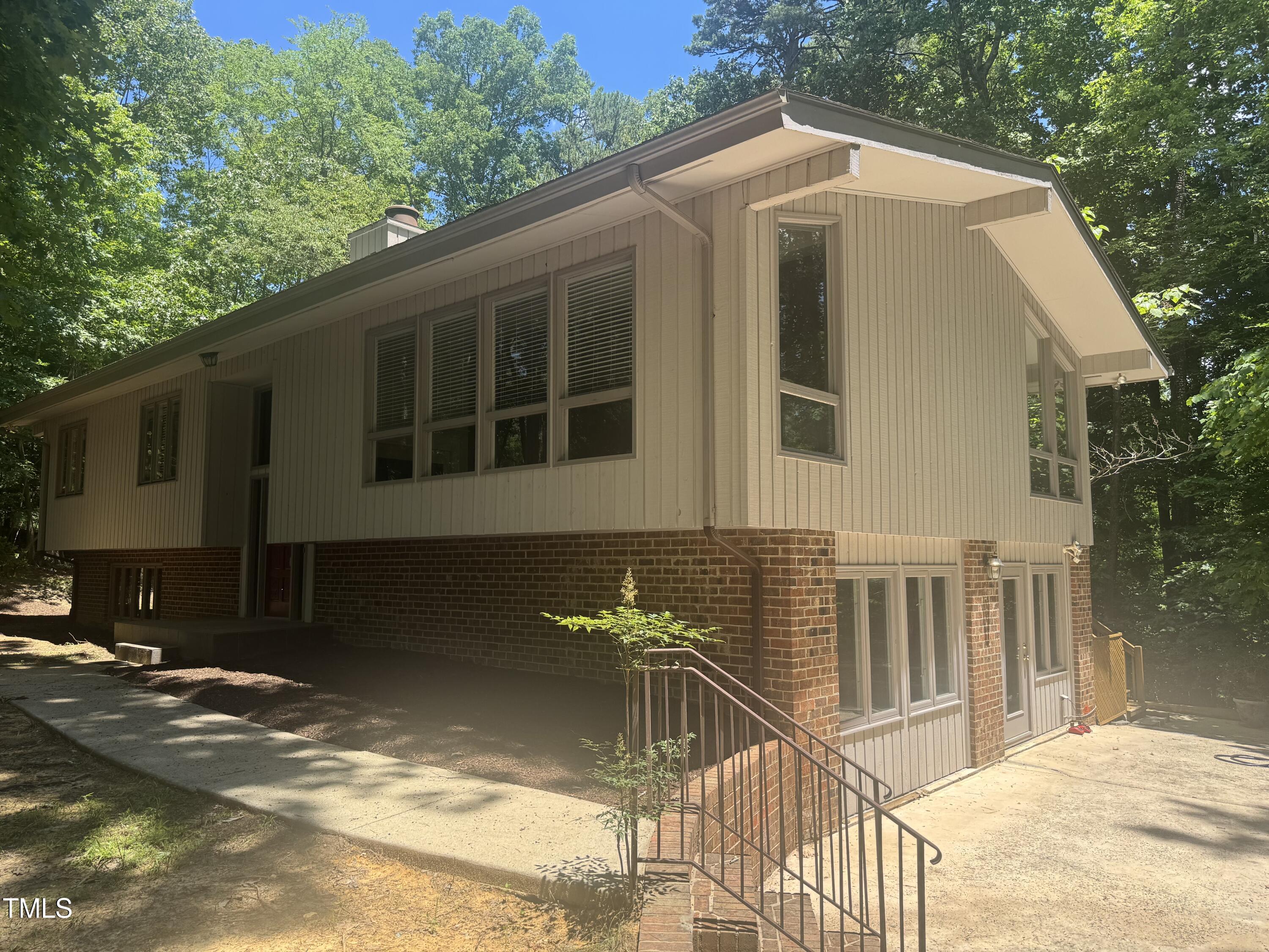 623 Totten Place