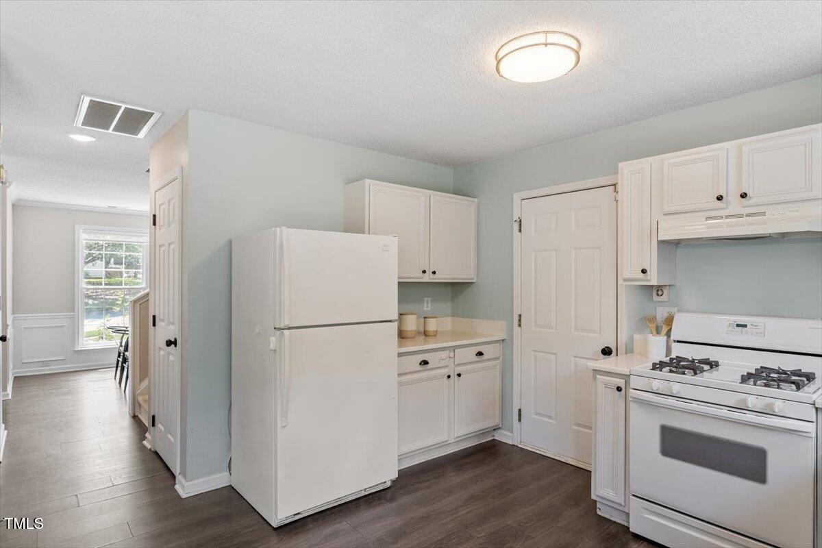 404 Ascott Way