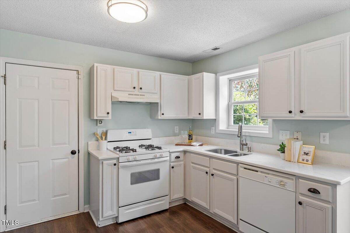 404 Ascott Way