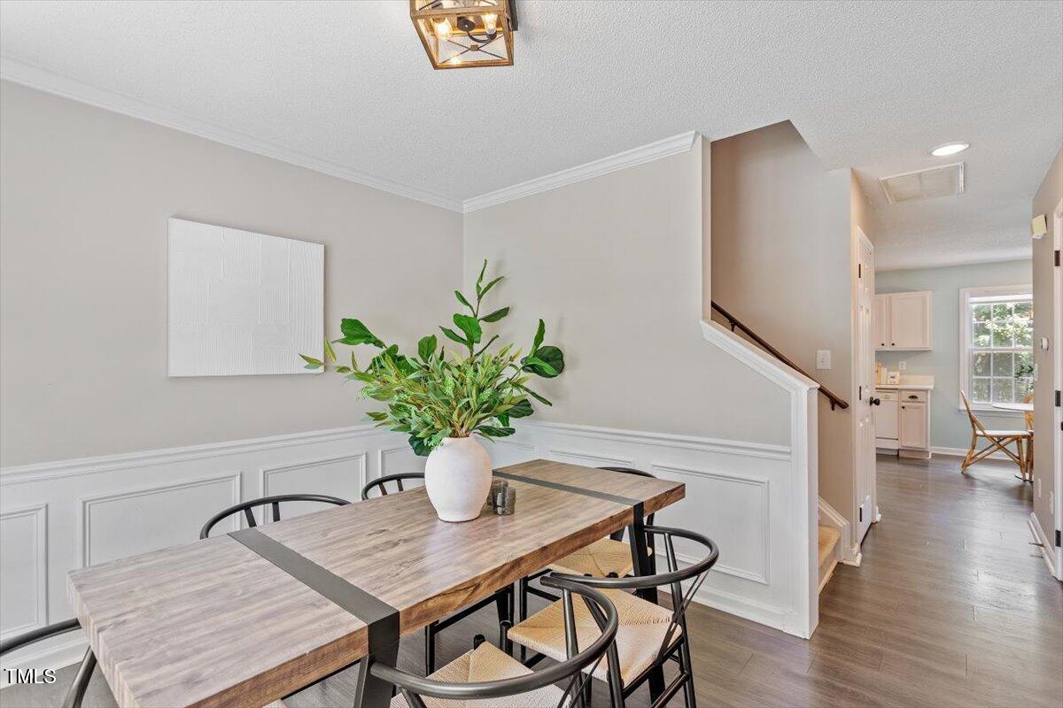 404 Ascott Way