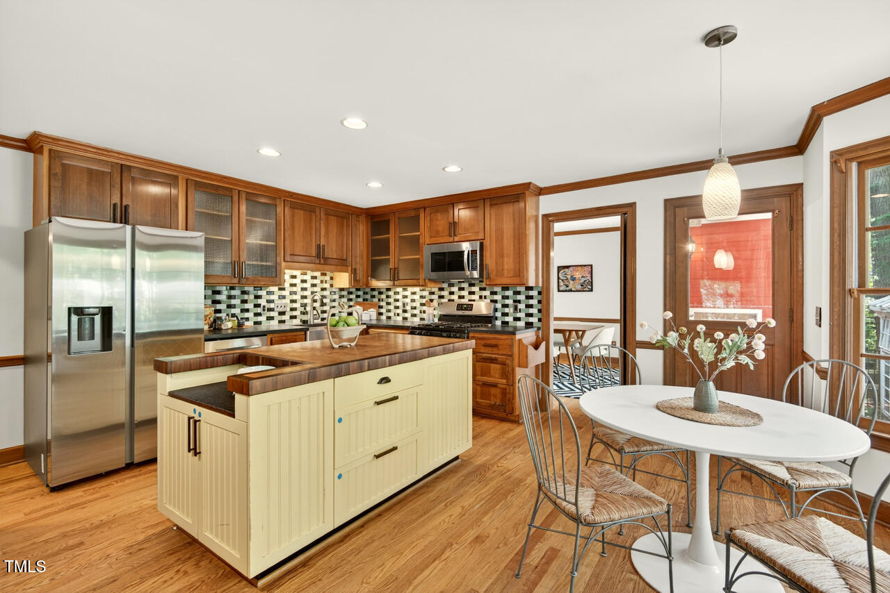 6728 Glen Forrest Drive