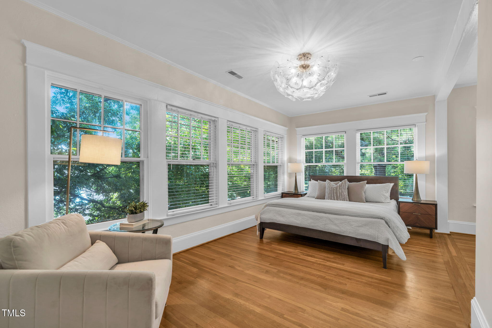 1015 W Trinity Avenue