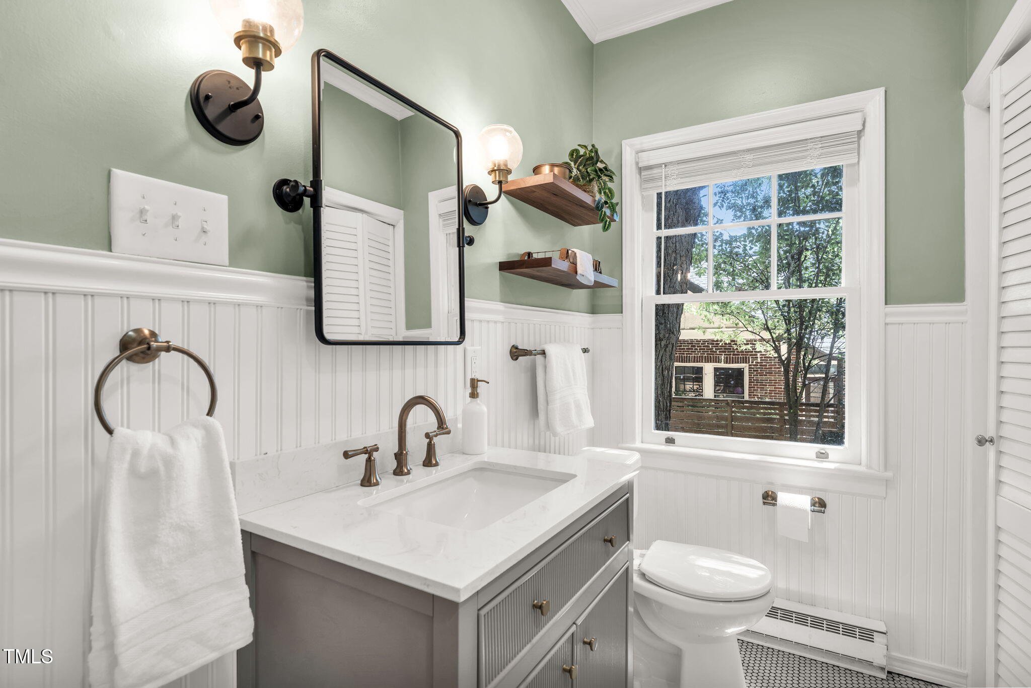 1015 W Trinity Avenue