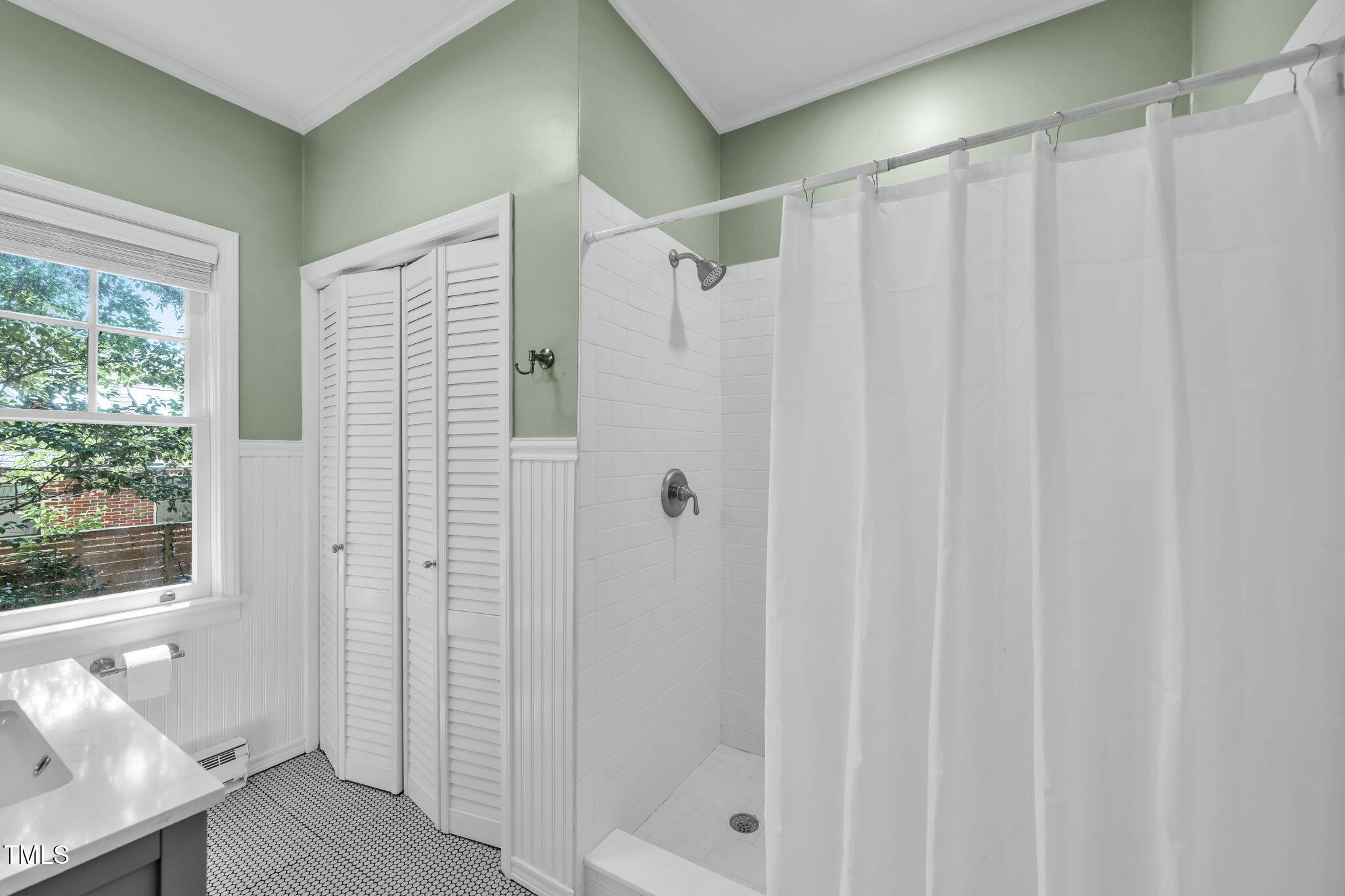 1015 W Trinity Avenue